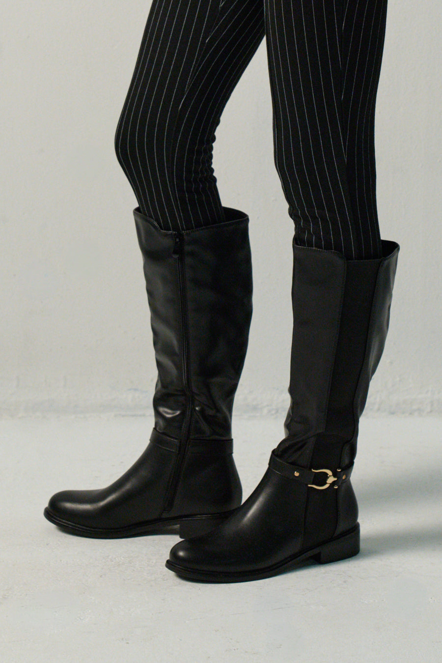 Botas mujer caña alta tacón plano negras – Koroshi