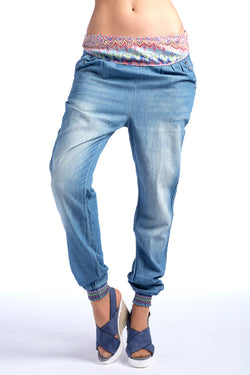Pantaloni larghi in denim da donna con ricamo etnico blu denim - Koroshi 26807