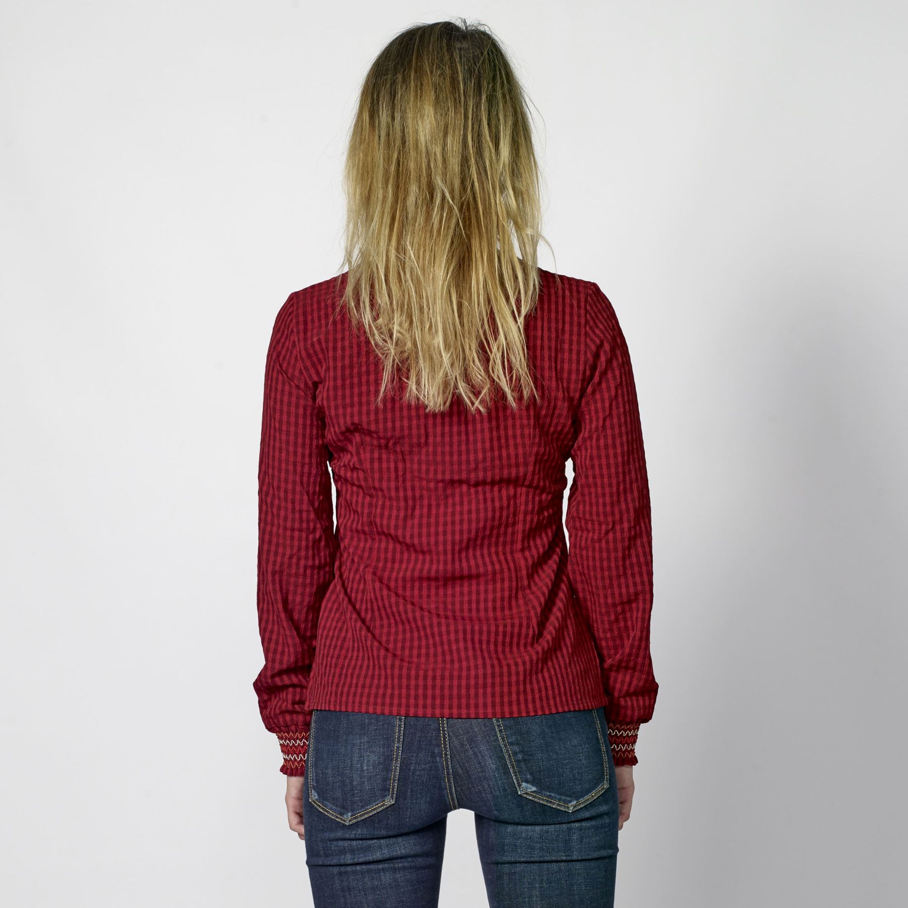 Blusa de cuadros y bordados 1