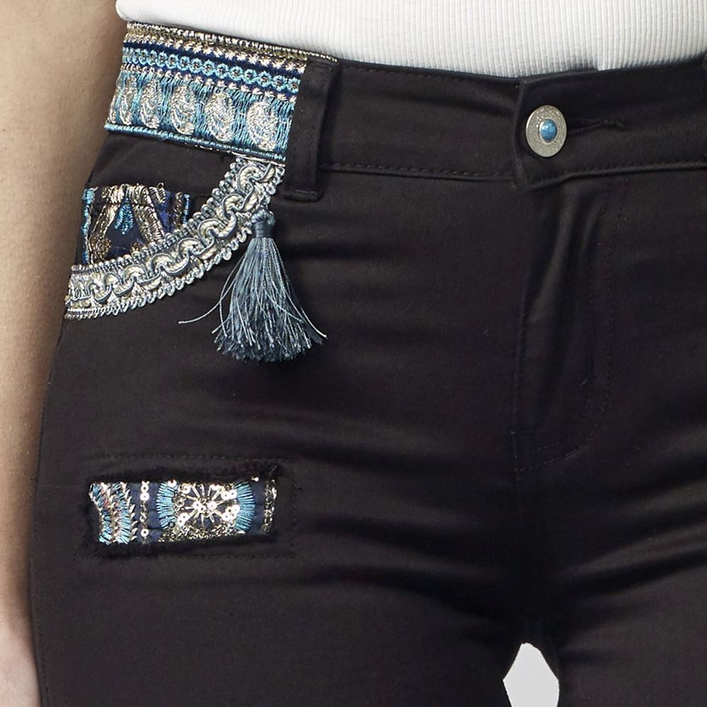 Shorts with Black details for Woman 6