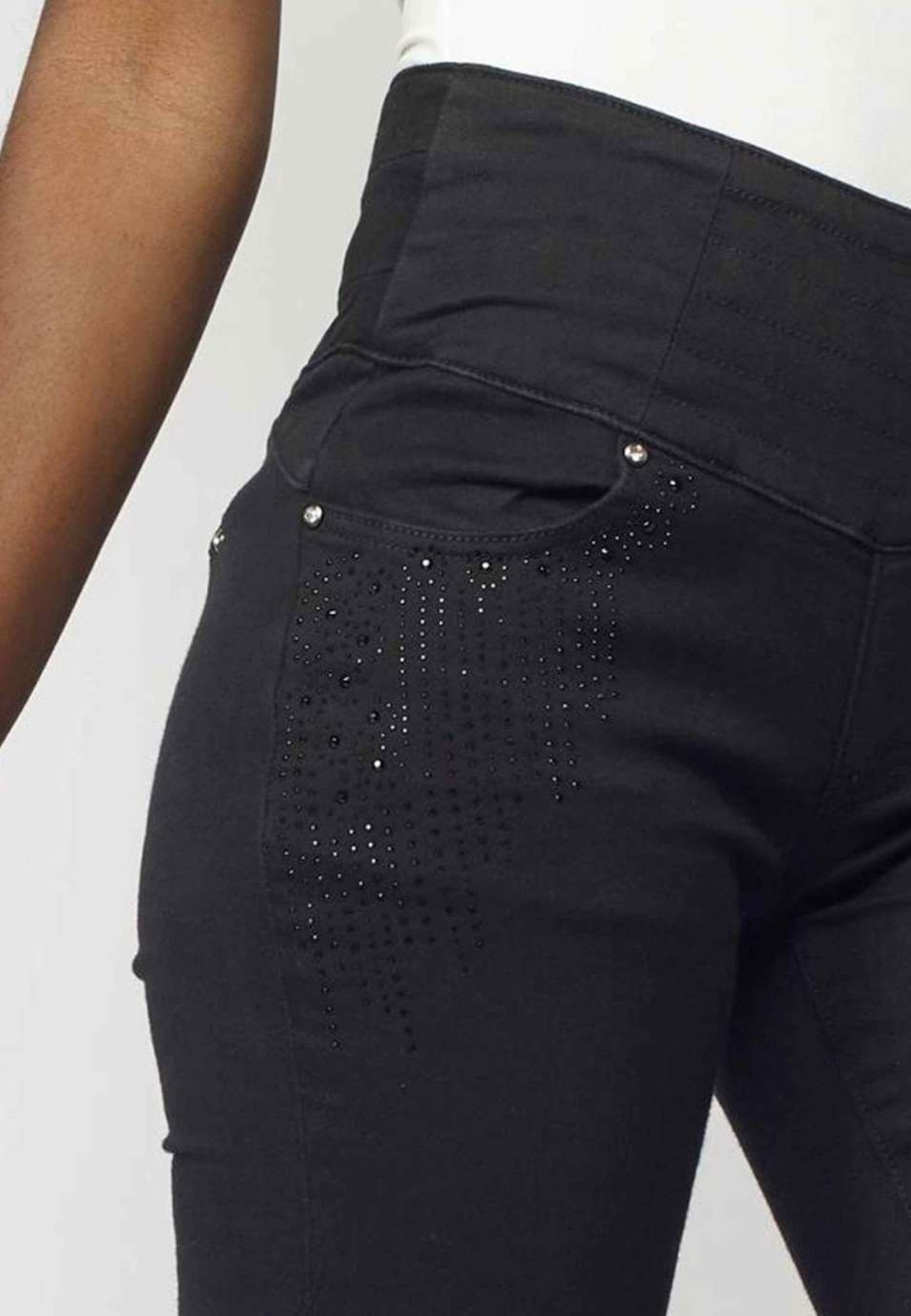 Pantalón slim con aplicaciones de cristal 5