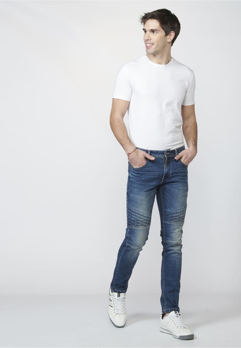 Pantalón Largo, Jeans biker skinny fit con Cinco Bolsillos y Efecto Gastado para Hombre 2