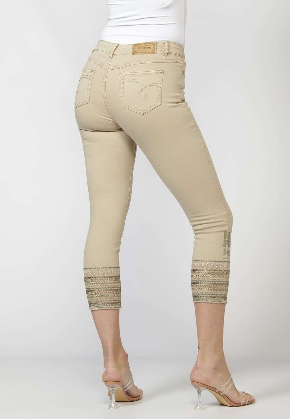 Pantalón de Mujer slim fit con Bordados Étnicos en los bajos 4