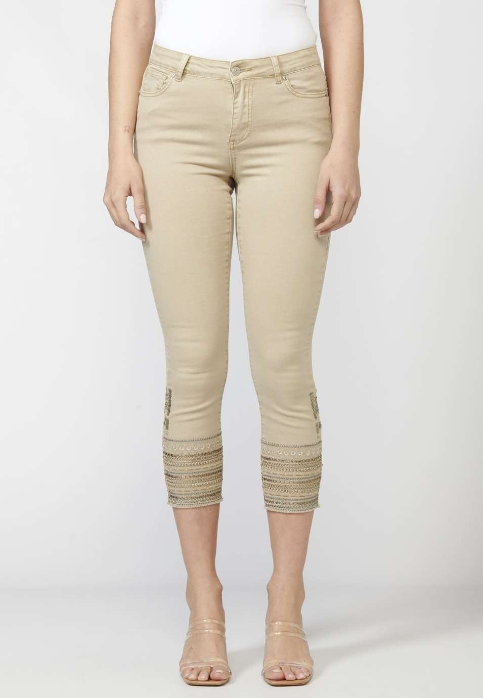 Pantalón de Mujer slim fit con Bordados Étnicos en los bajos 1