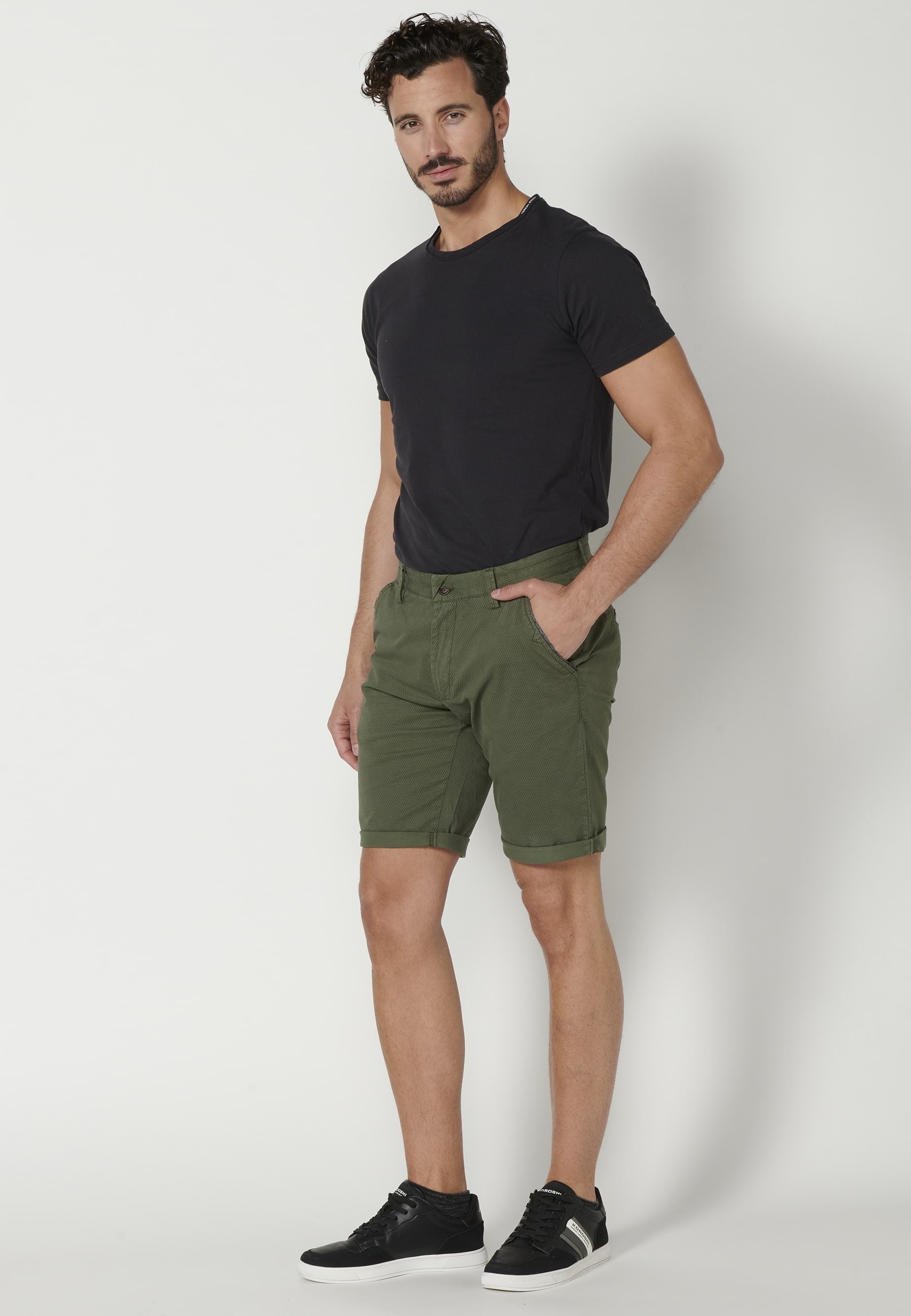 Khakifarbene Bermuda-Shorts im Chini-Stil für Herren