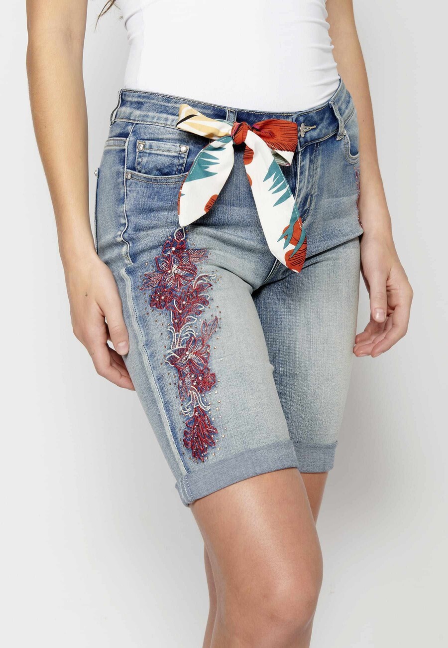 Short slim bleu avec broderie florale pour Femme 7