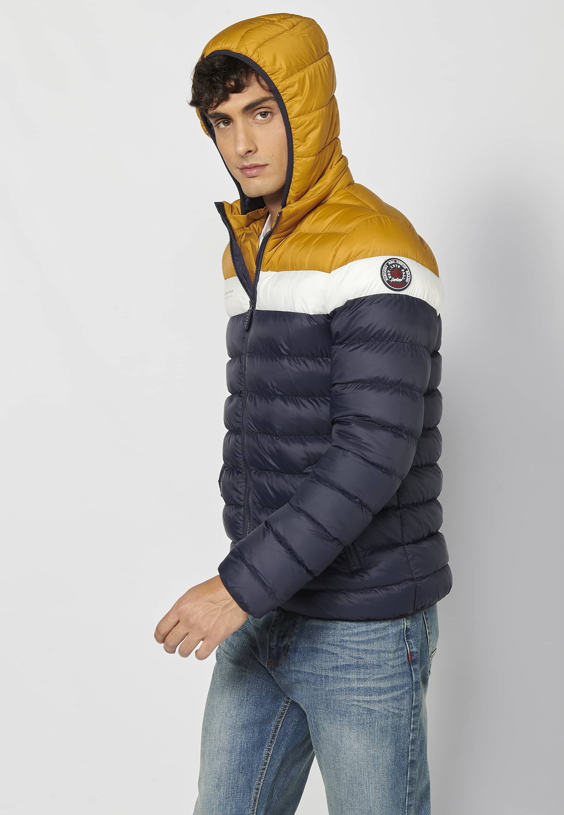 Kurze wattierte Jacke mit hohem Kragen und Kapuze in Blau für Herren 4