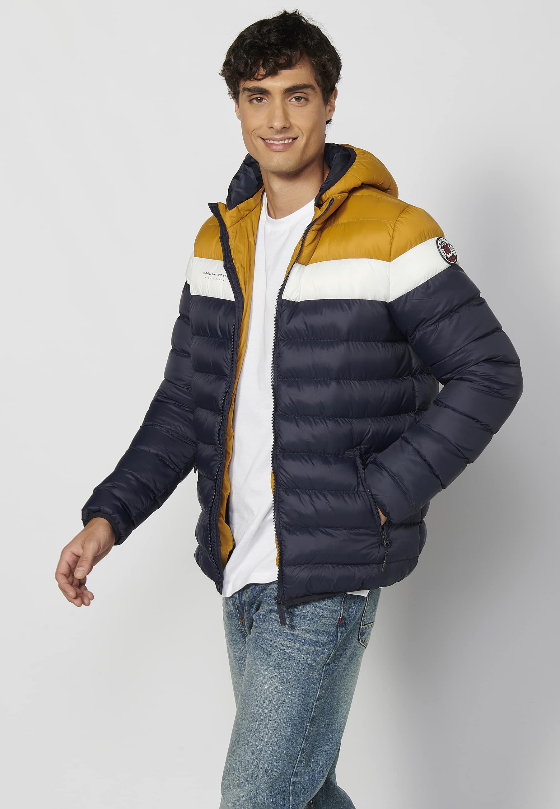 Kurze wattierte Jacke mit hohem Kragen und Kapuze in Blau für Herren 5