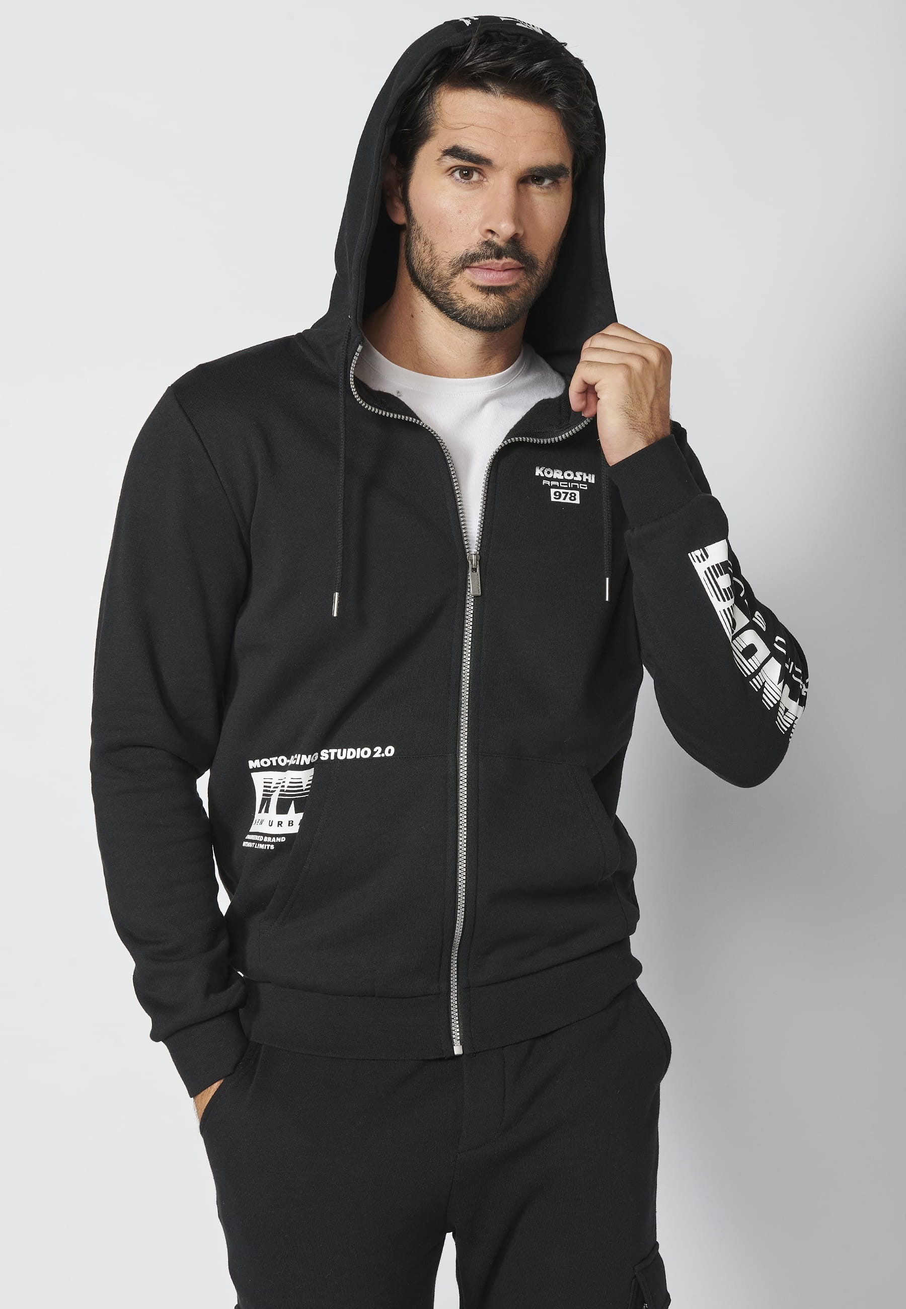 Veste sweat manches longues avec capuche ajustable, détail lettre sur la manche, coloris Noir pour Homme