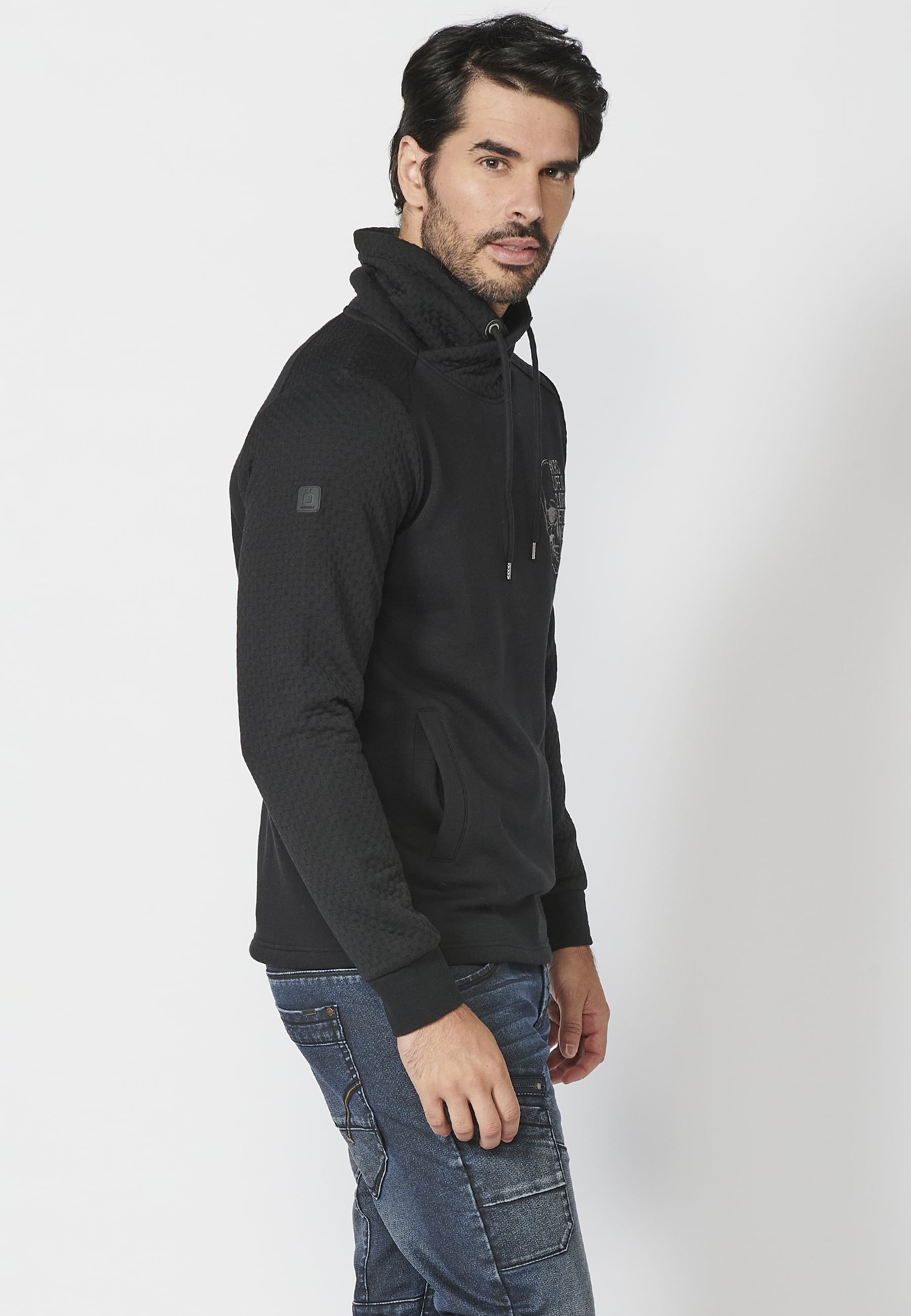 Schwarzes Herren-Sweatshirt mit Stehkragen und verstellbarer Vordertasche und langen Ärmeln