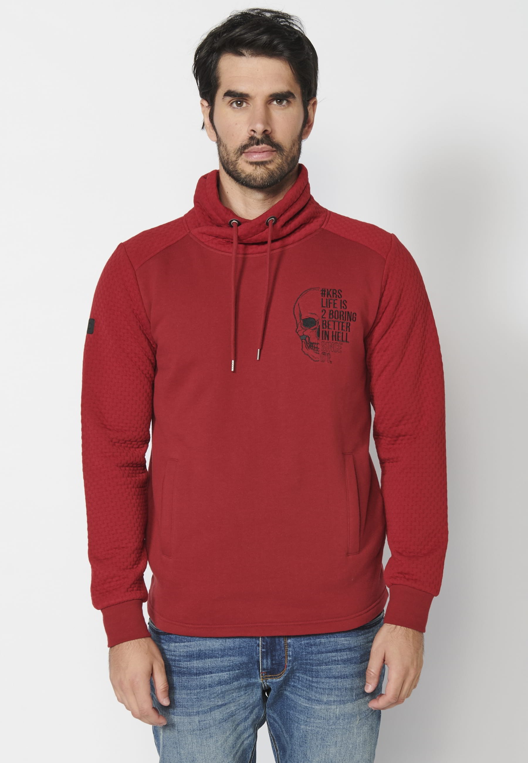 Rotes langärmliges Herren-Sweatshirt mit hohem Kragen und verstellbarer Vordertasche