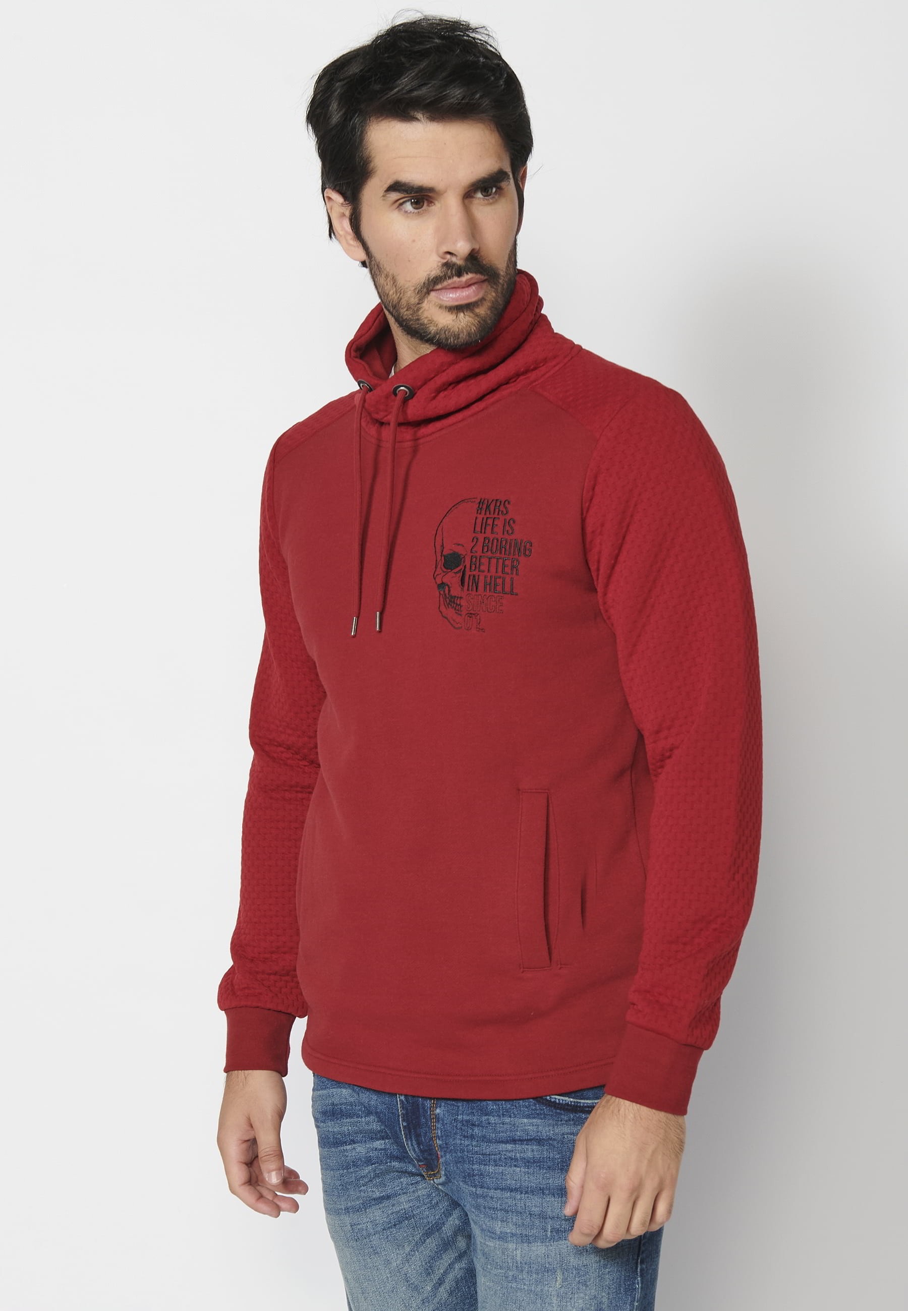 Rotes langärmliges Herren-Sweatshirt mit hohem Kragen und verstellbarer Vordertasche