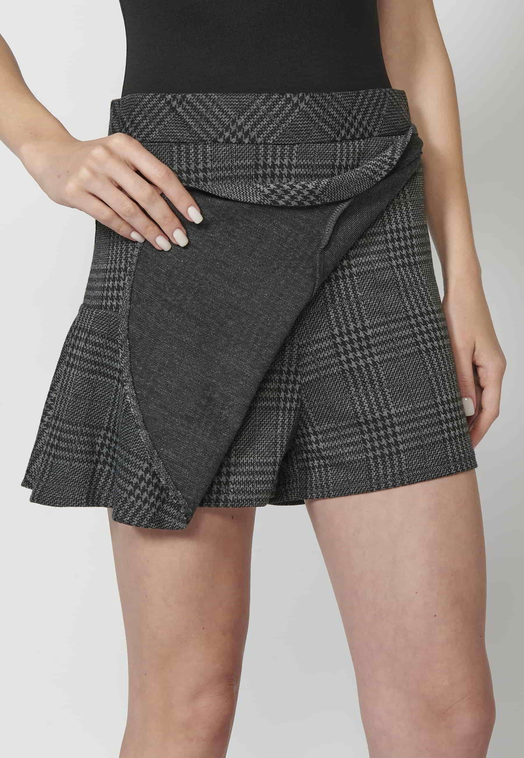 Black checkered print skort for Women 6