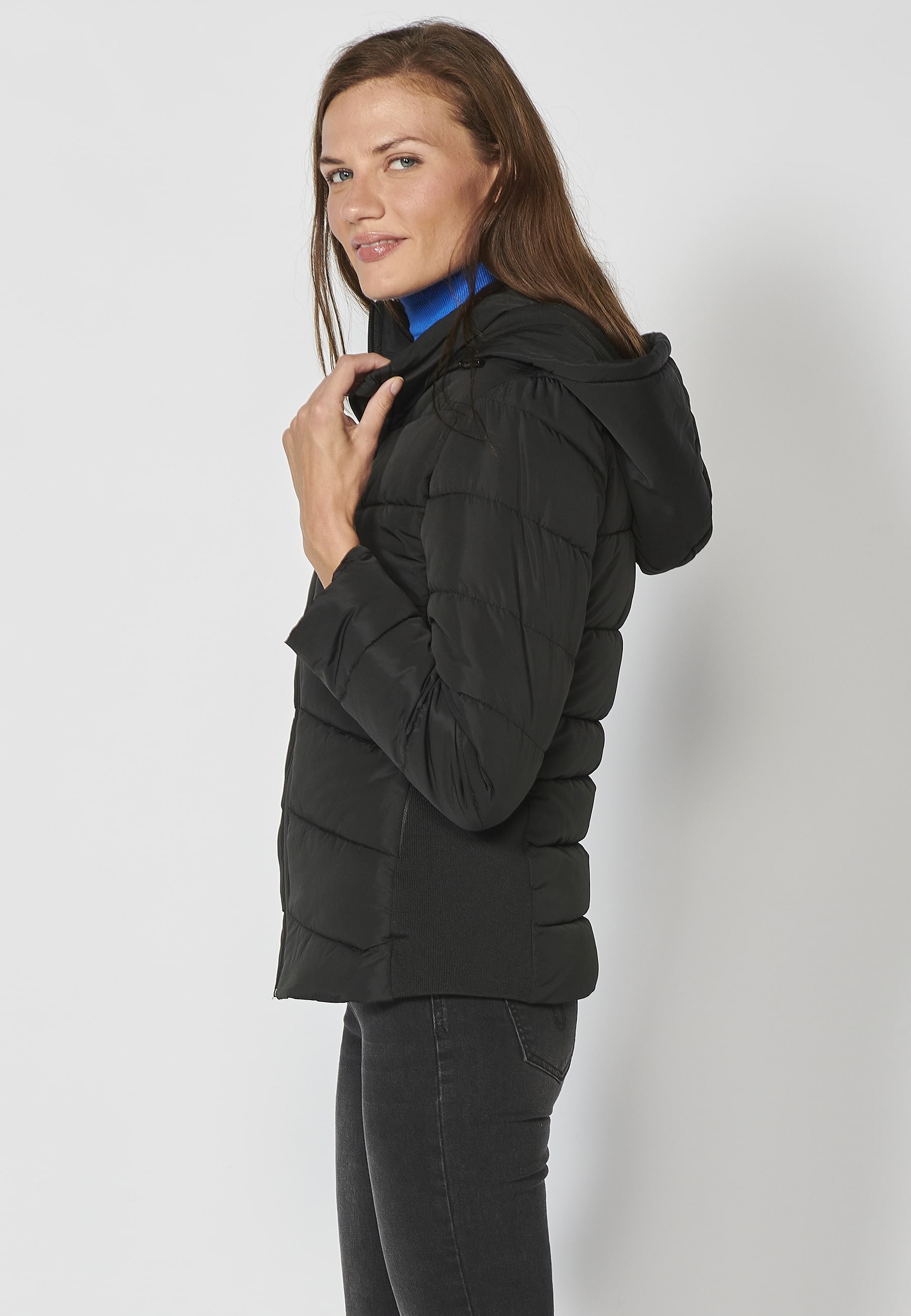 Chaqueta cazadora corta acolchada con cuello con capucha color Negro para Mujer 2