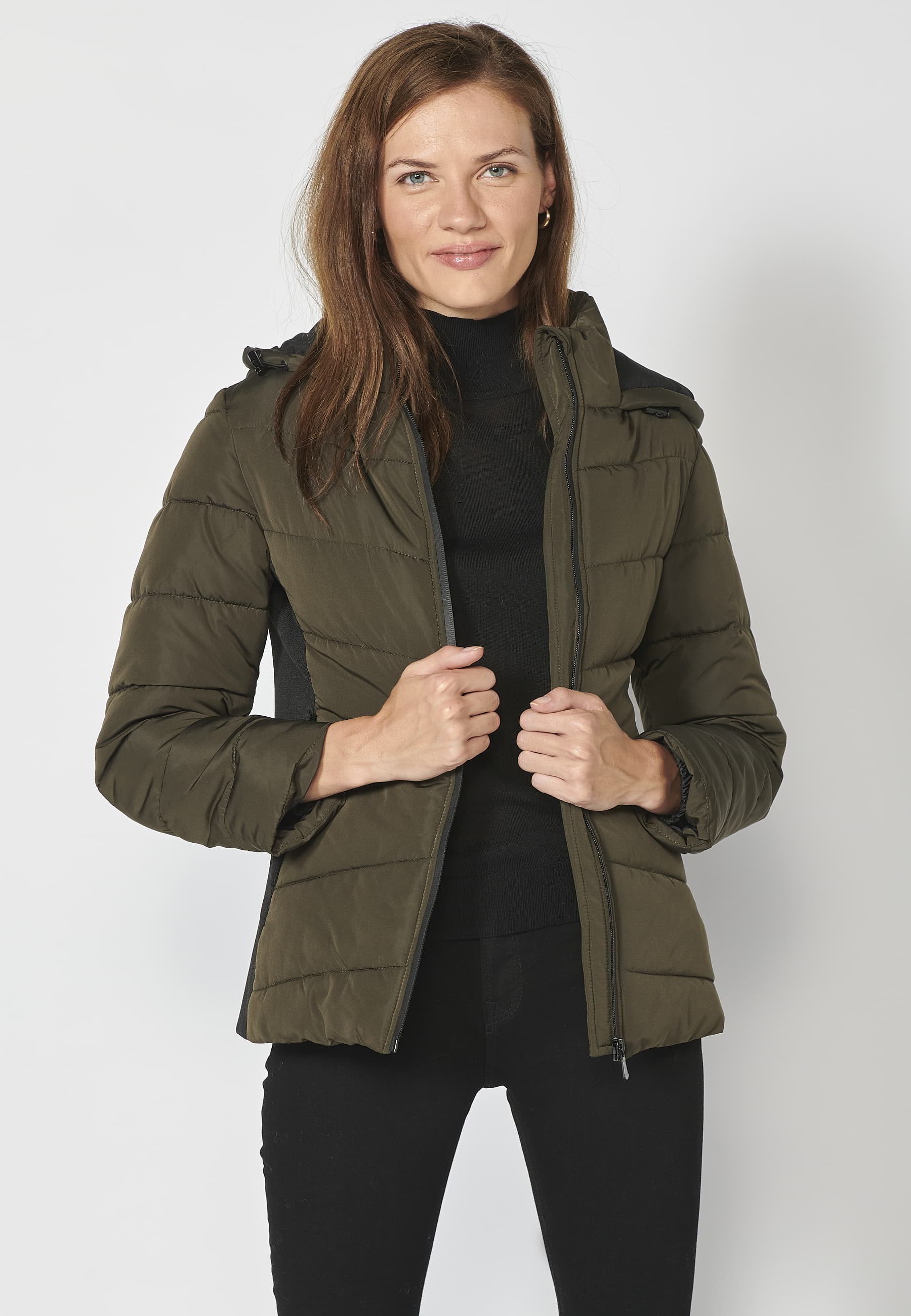 Kurze wattierte Jacke mit Kapuzenkragen in der Farbe Khaki für Damen 10