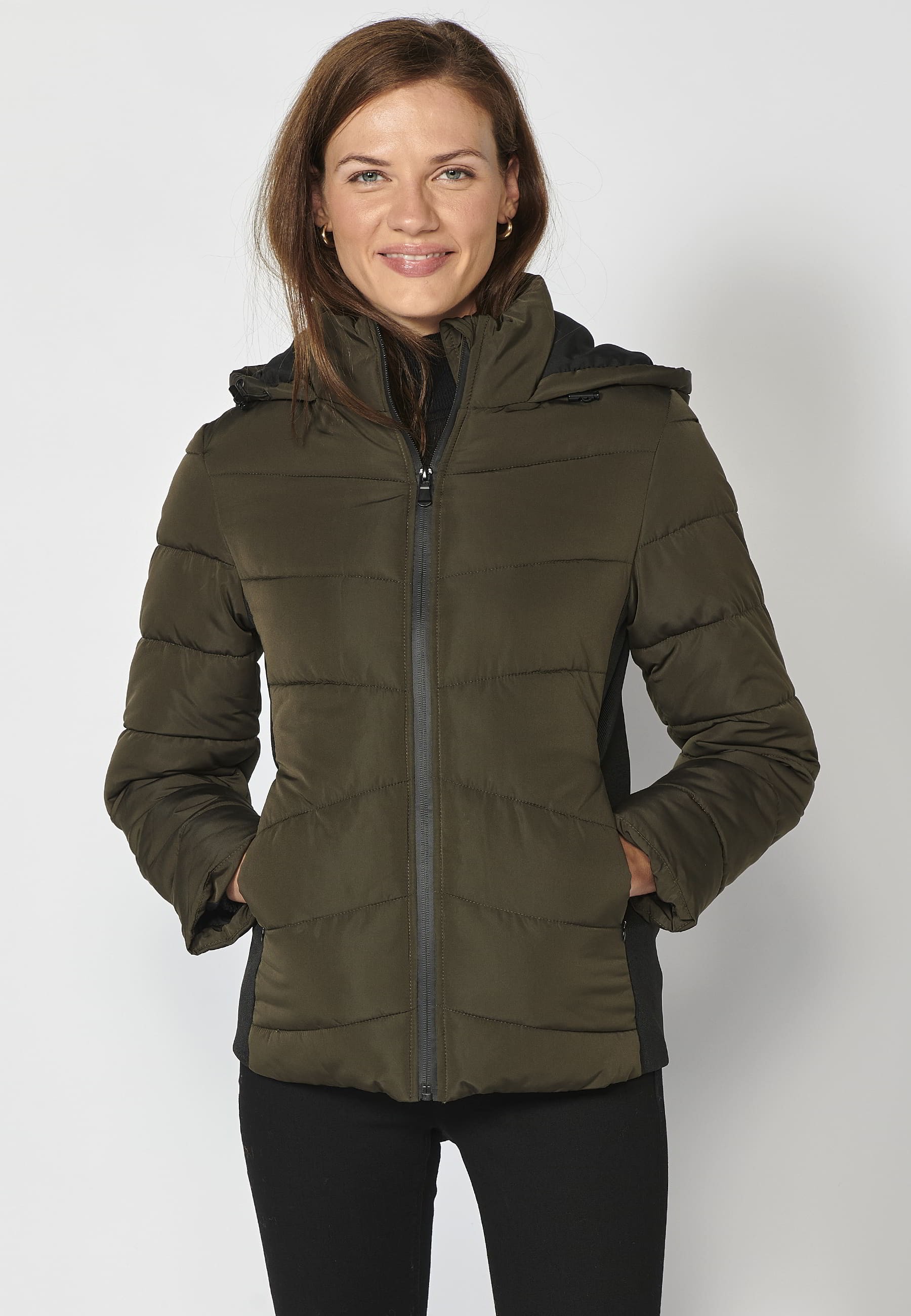 Kurze wattierte Jacke mit Kapuzenkragen in der Farbe Khaki für Damen 4