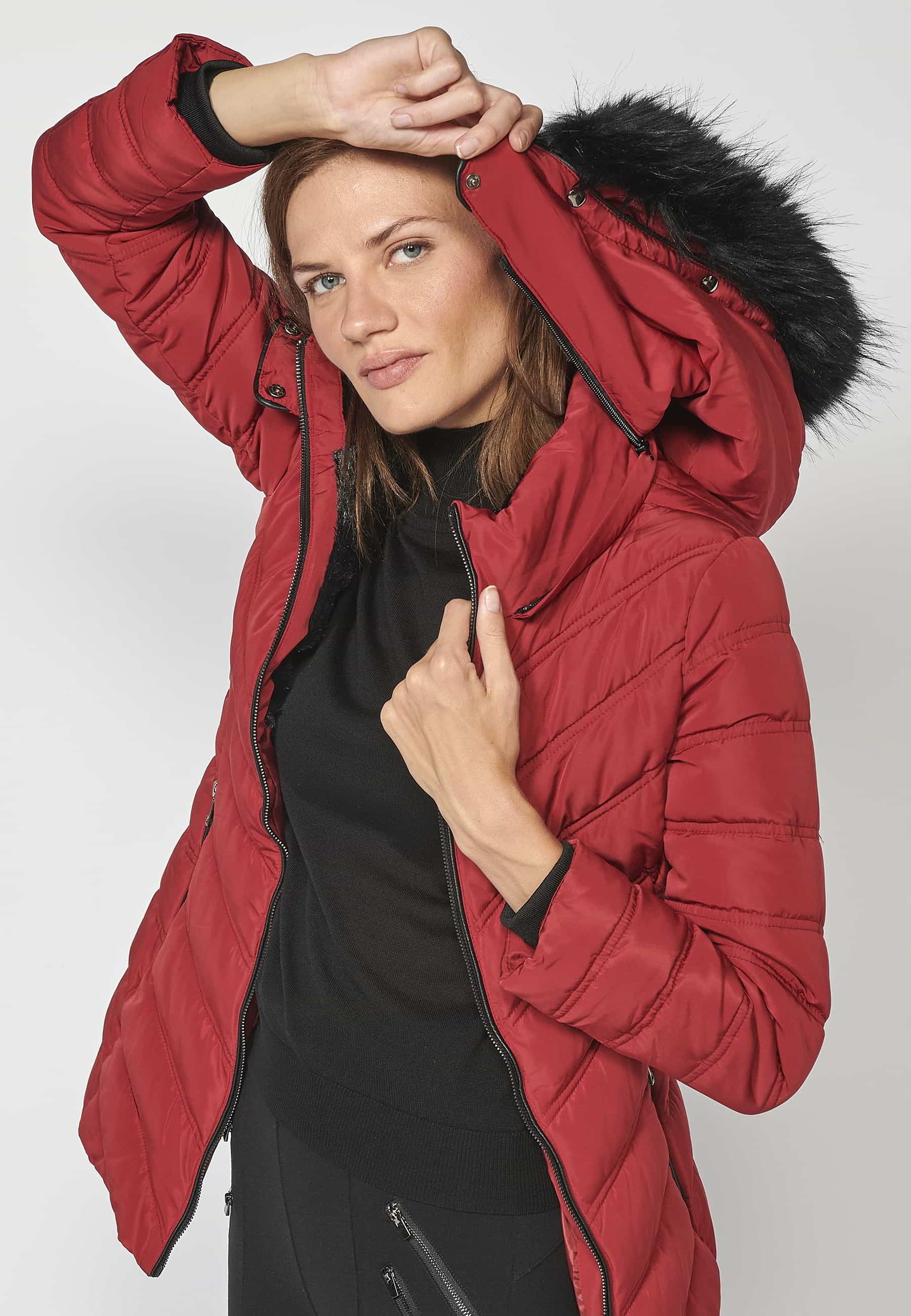 Chaqueta parka acolchada con cuello alto con capucha desmontable color Rojo para Mujer 13