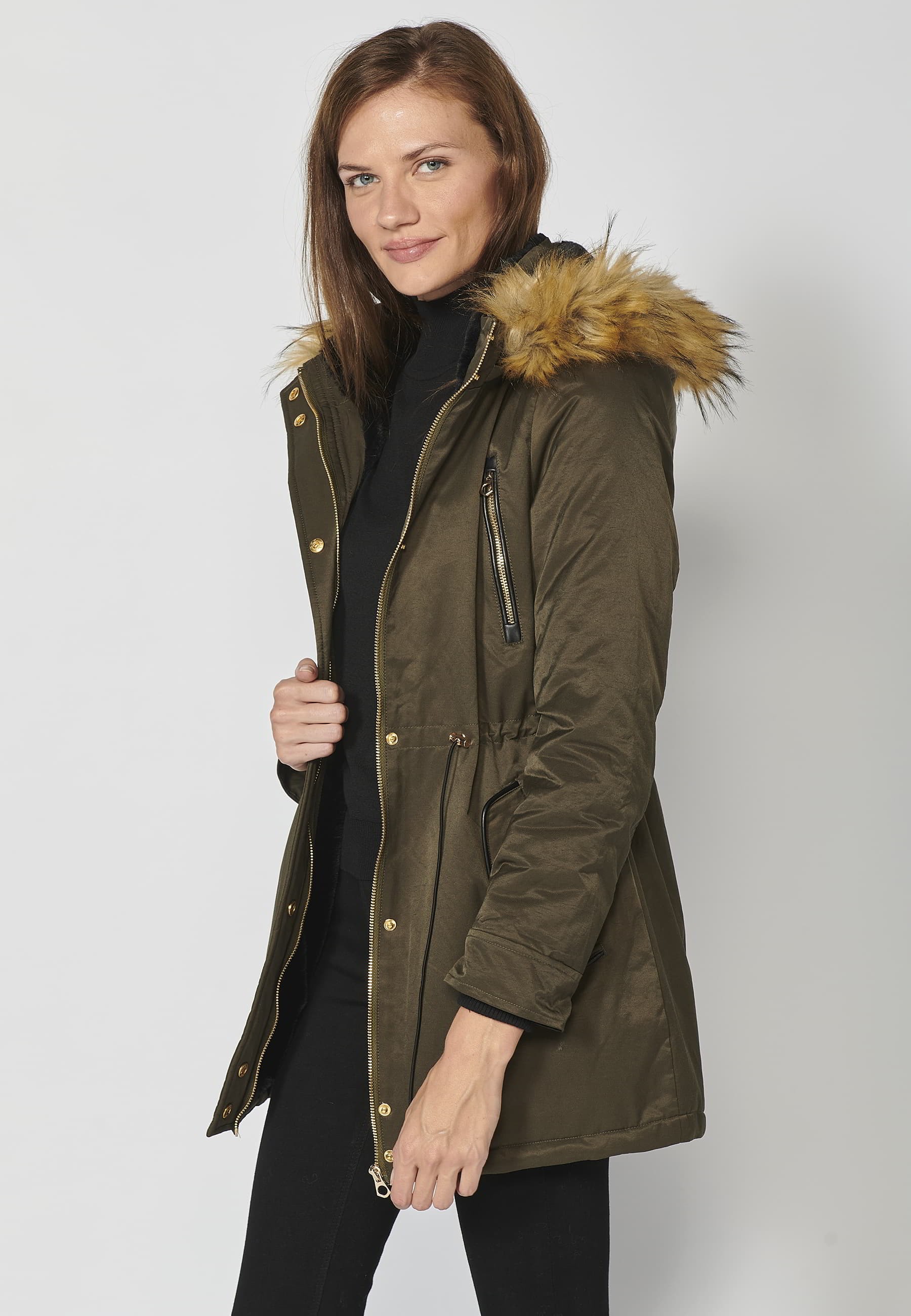 Parka longue matelassée à capuche amovible en Noir pour Femme 10