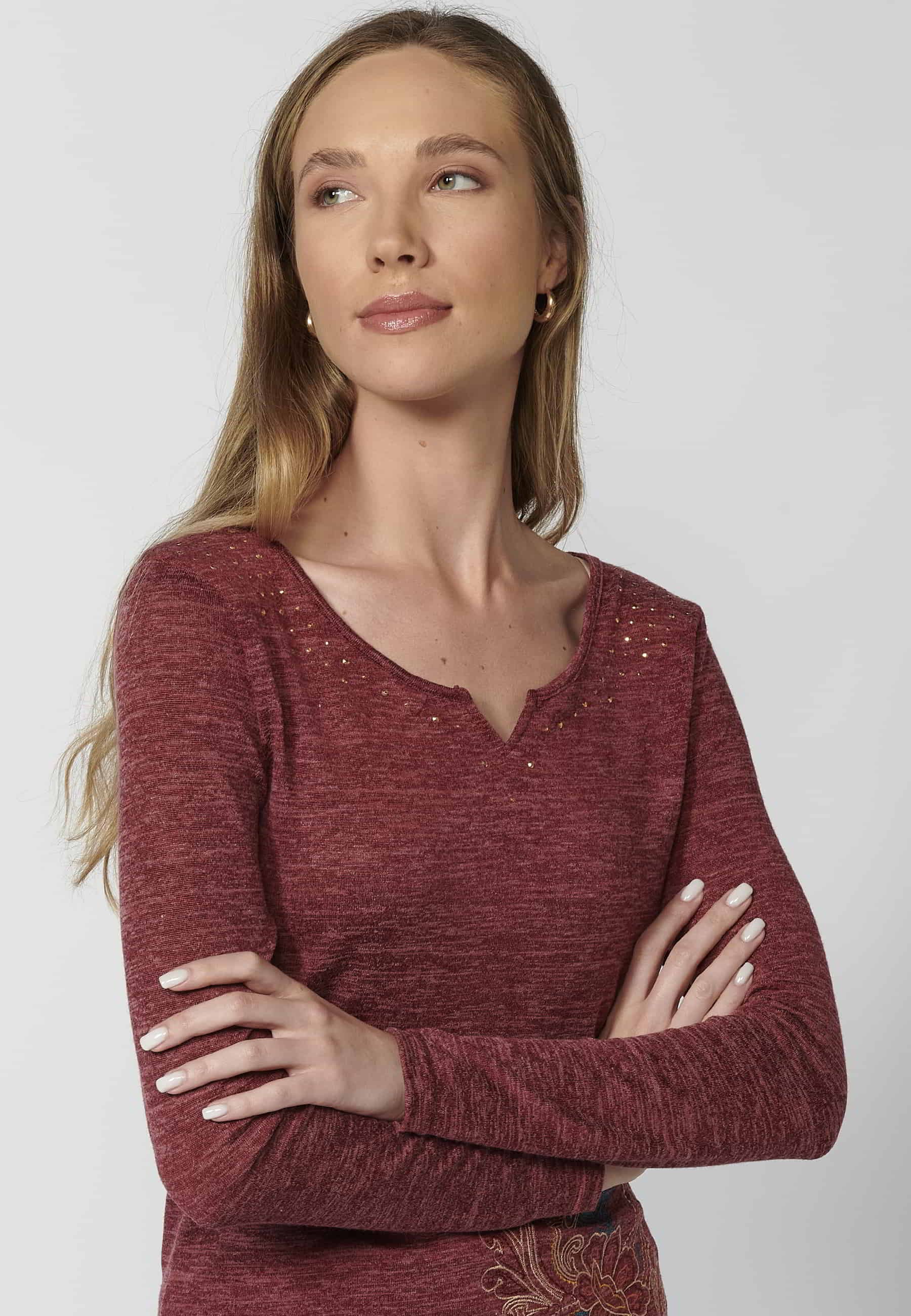 Maroon color long-sleeved sweetheart neckline T-shirt for Women