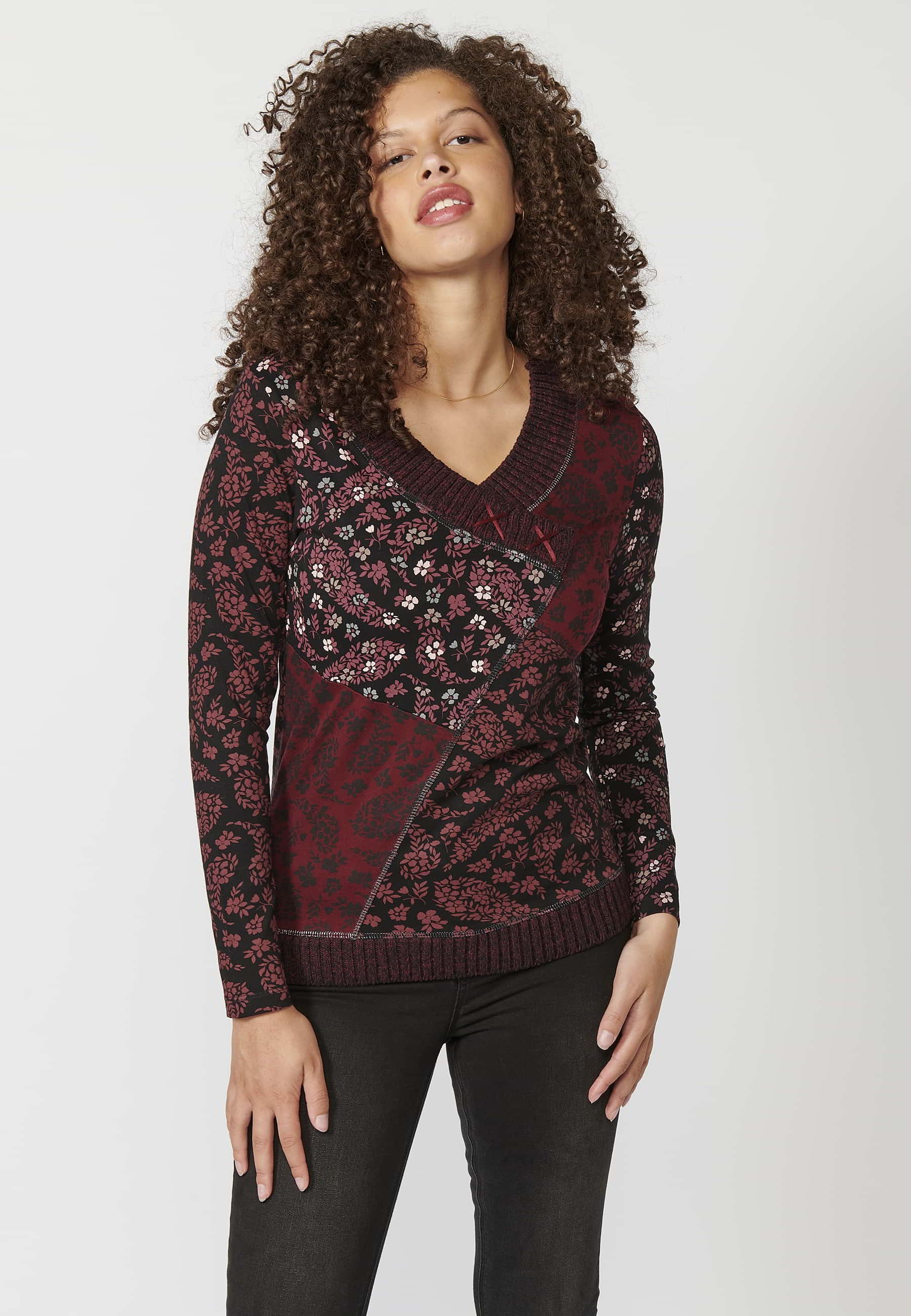 Burgundy long-sleeved cotton T-shirt with crossed V neckline and floral print for Woman 6