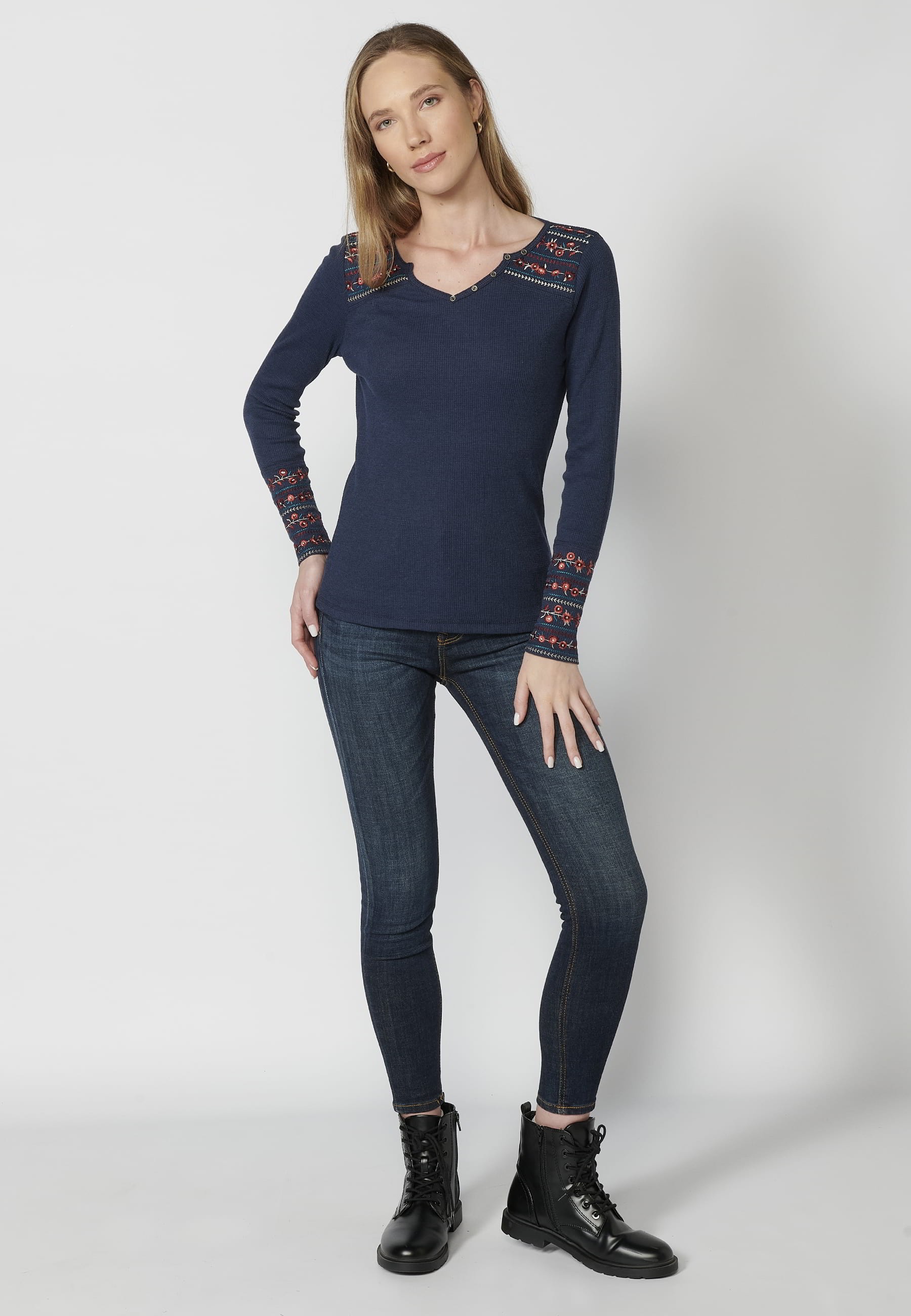 Blue long-sleeved T-shirt with floral embroidery for Woman 4