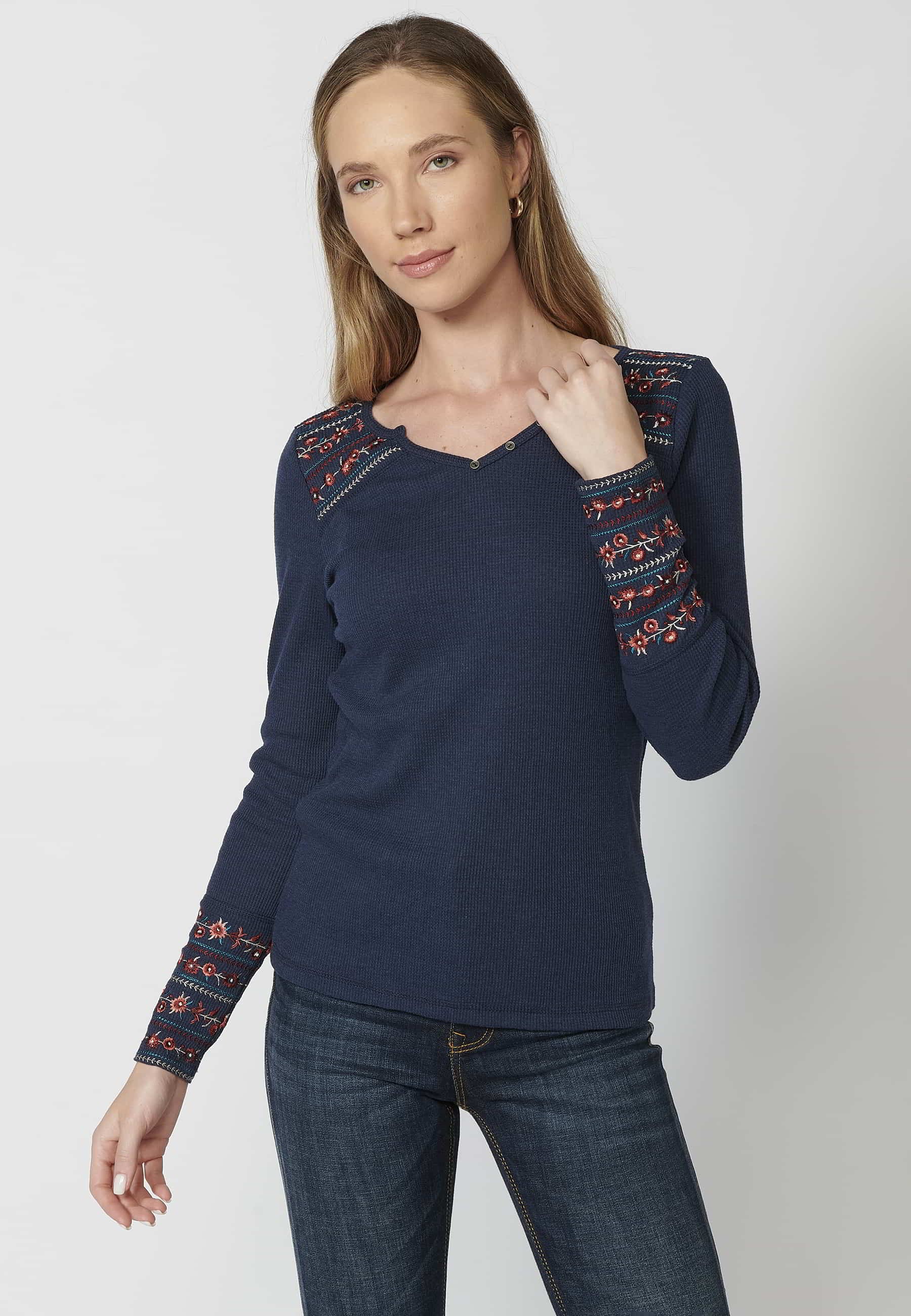 T-shirt bleu manches longues avec broderie florale pour Femme 1