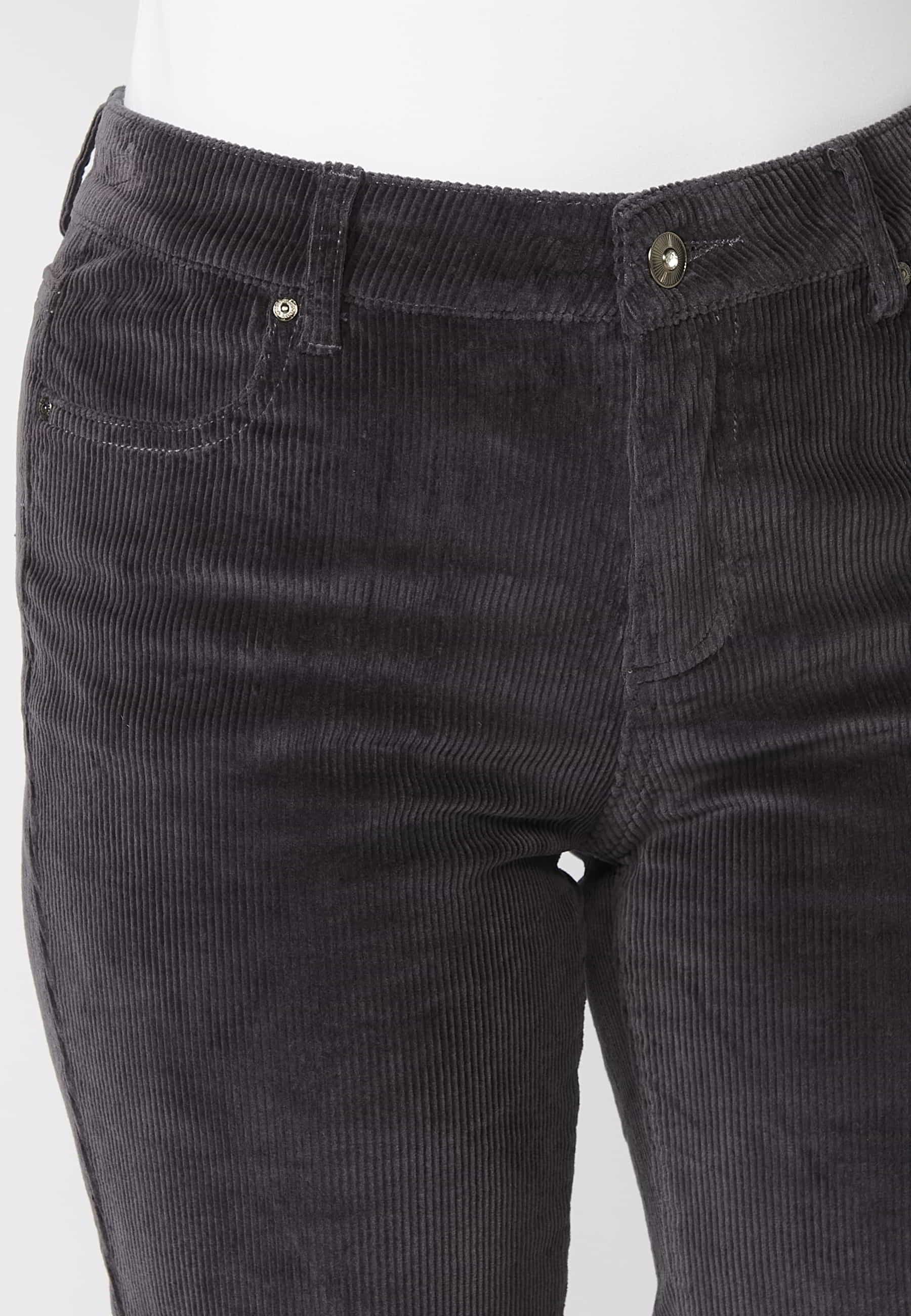 Pantalon long évasé gris en velours côtelé pour femme