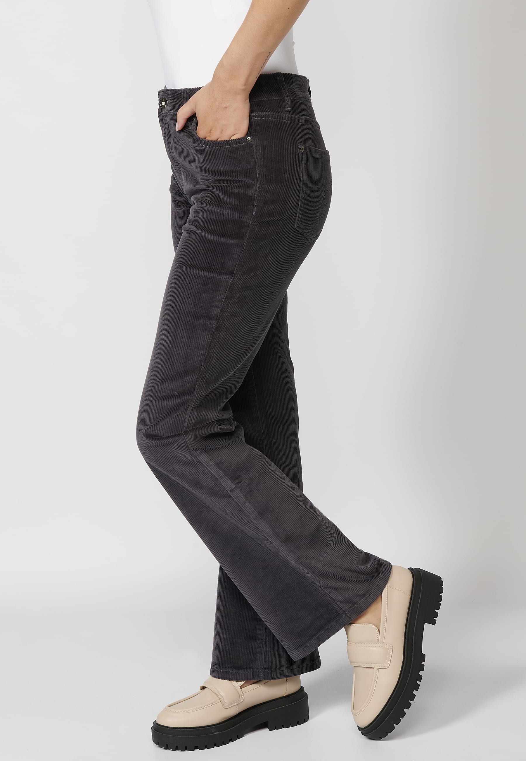 Pantalon long évasé gris en velours côtelé pour femme