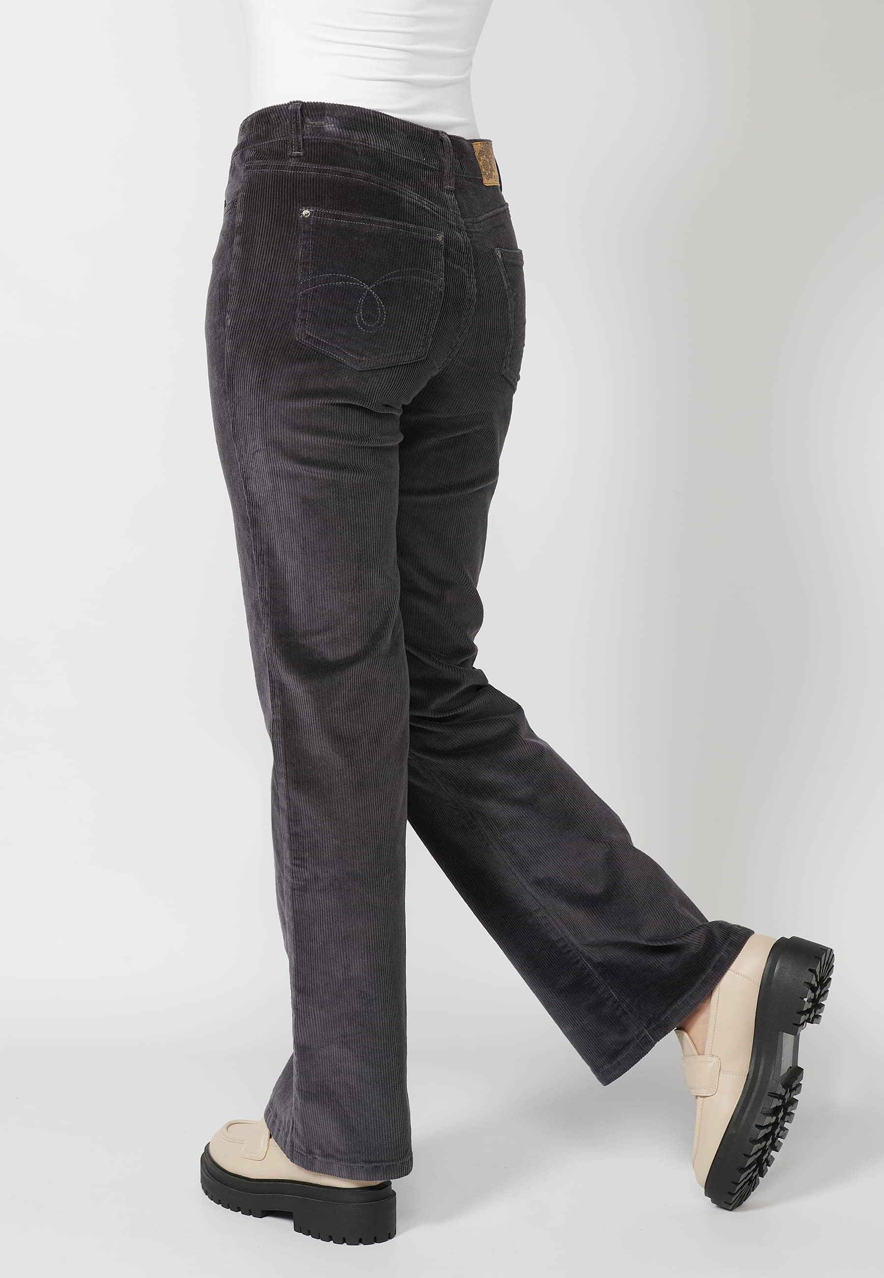 Pantalon long évasé gris en velours côtelé pour femme