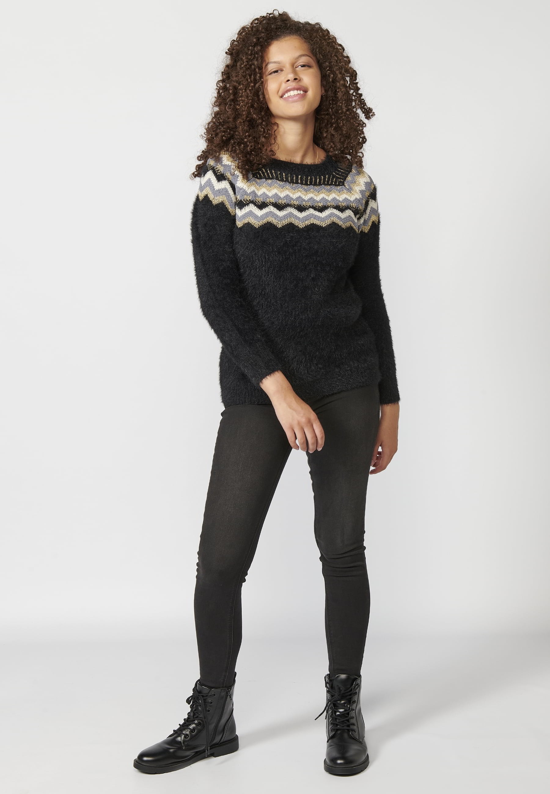 Women's Black Round Neck Long Sleeve Knitted Sweater 4