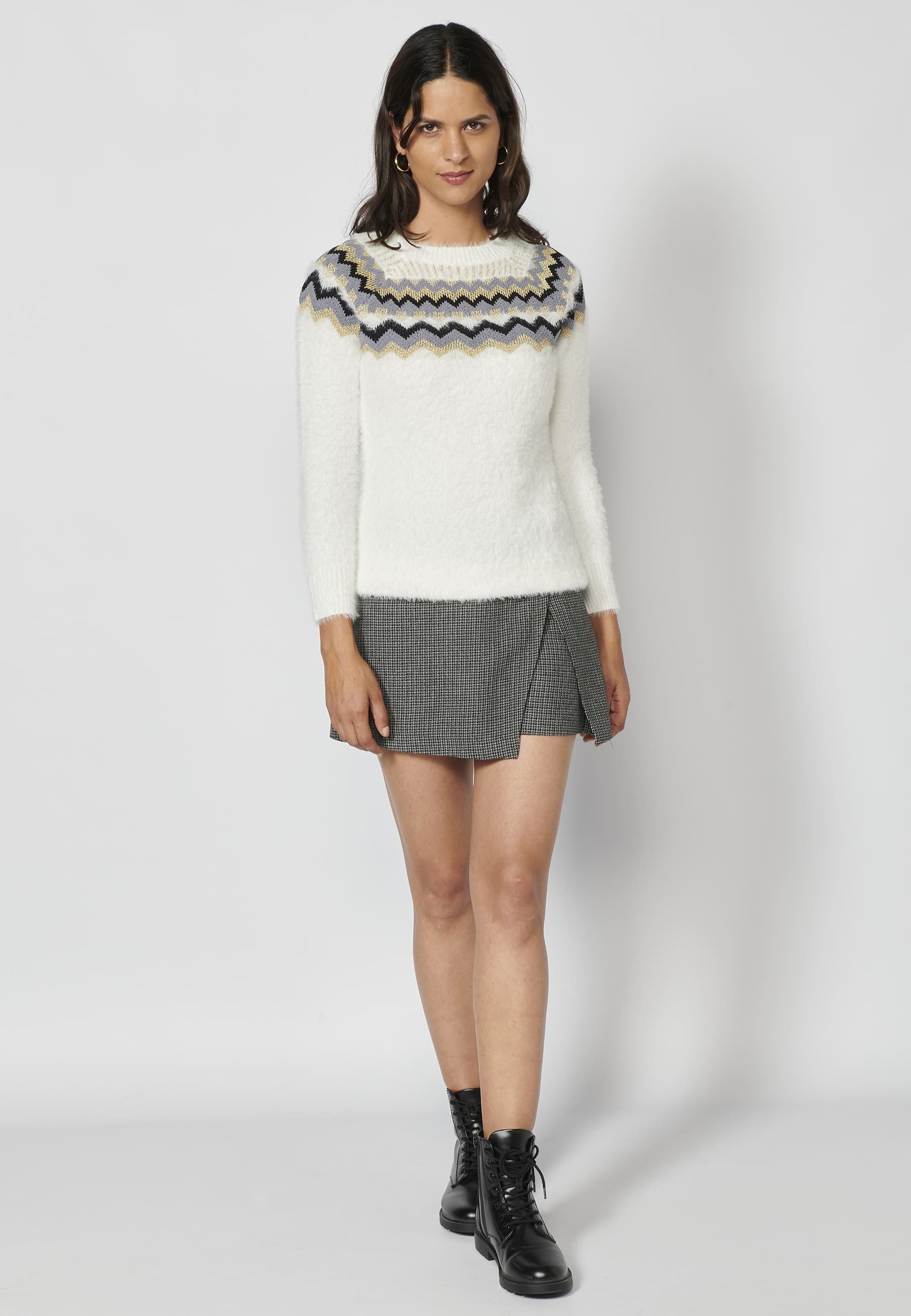 Ecru color round neck long-sleeved knitted sweater for Woman