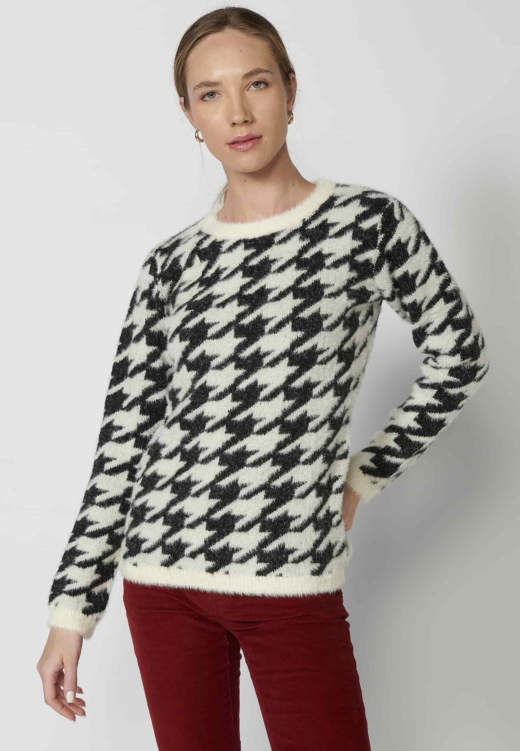 Off white and Black Long Sleeve Round Neck Sweater for Women 4