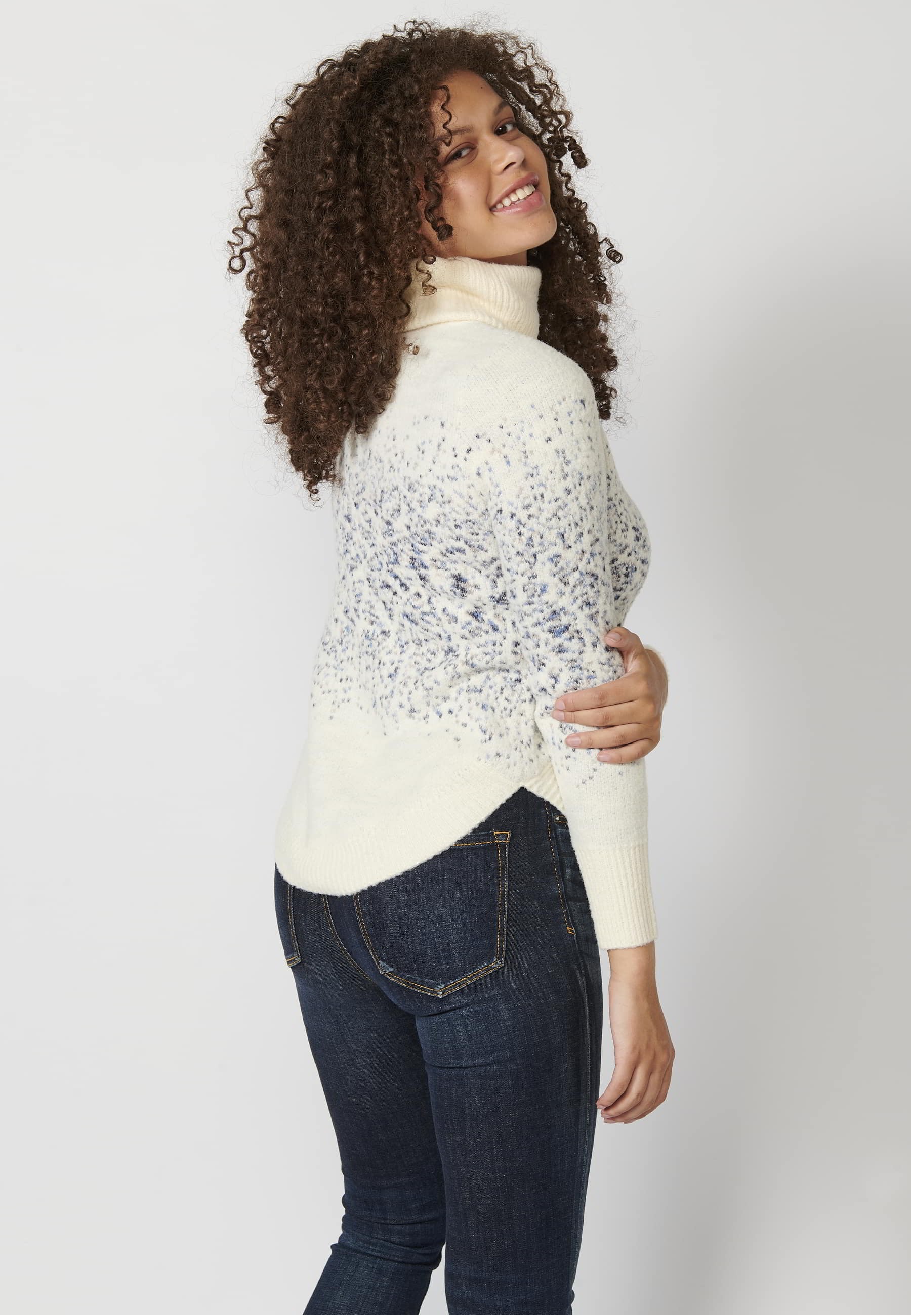 Pull tricoté écru marbré col montant à manches longues pour Femme