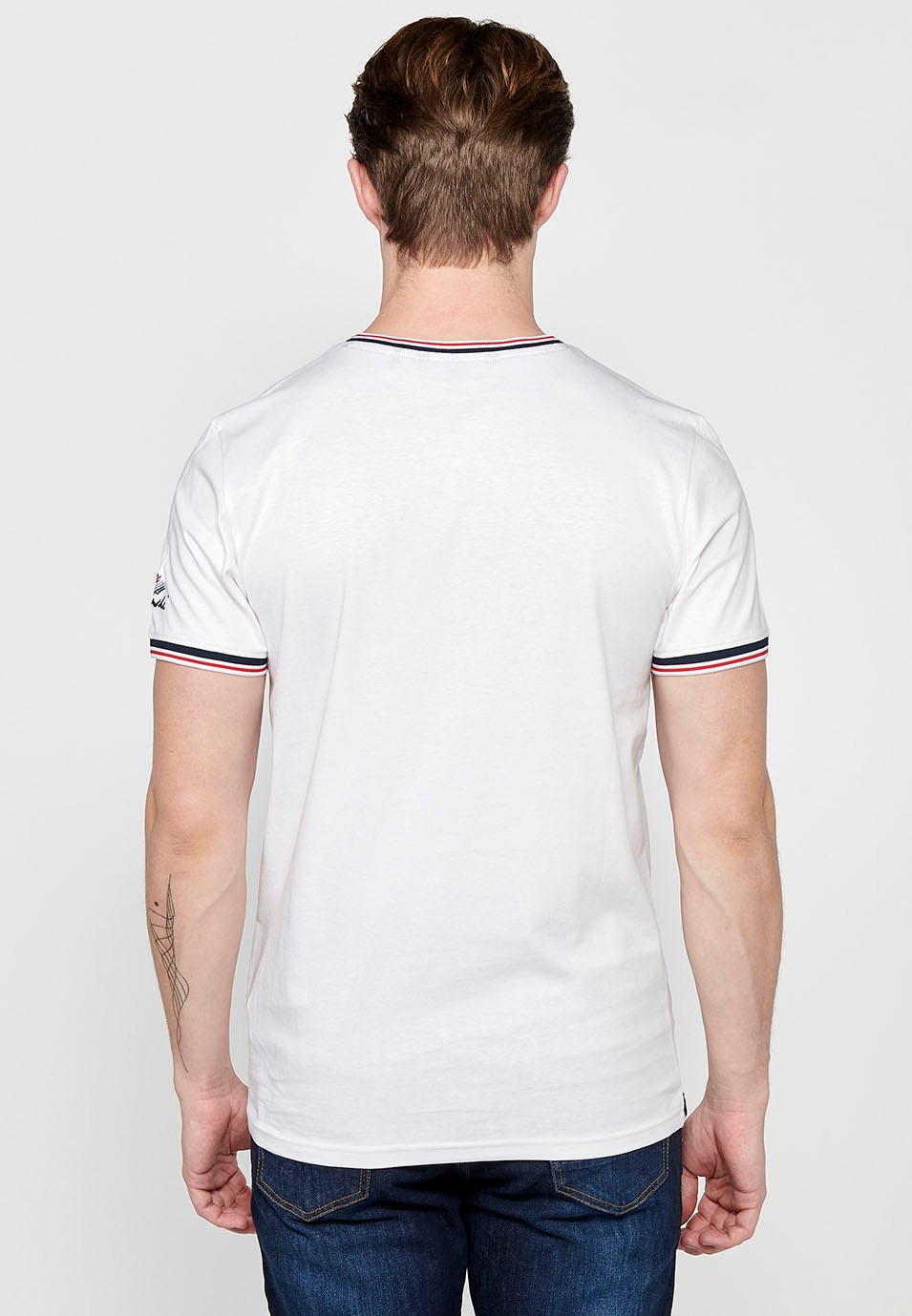 Tee-shirt homme blanc boutonné col V à manches courtes en coton 2