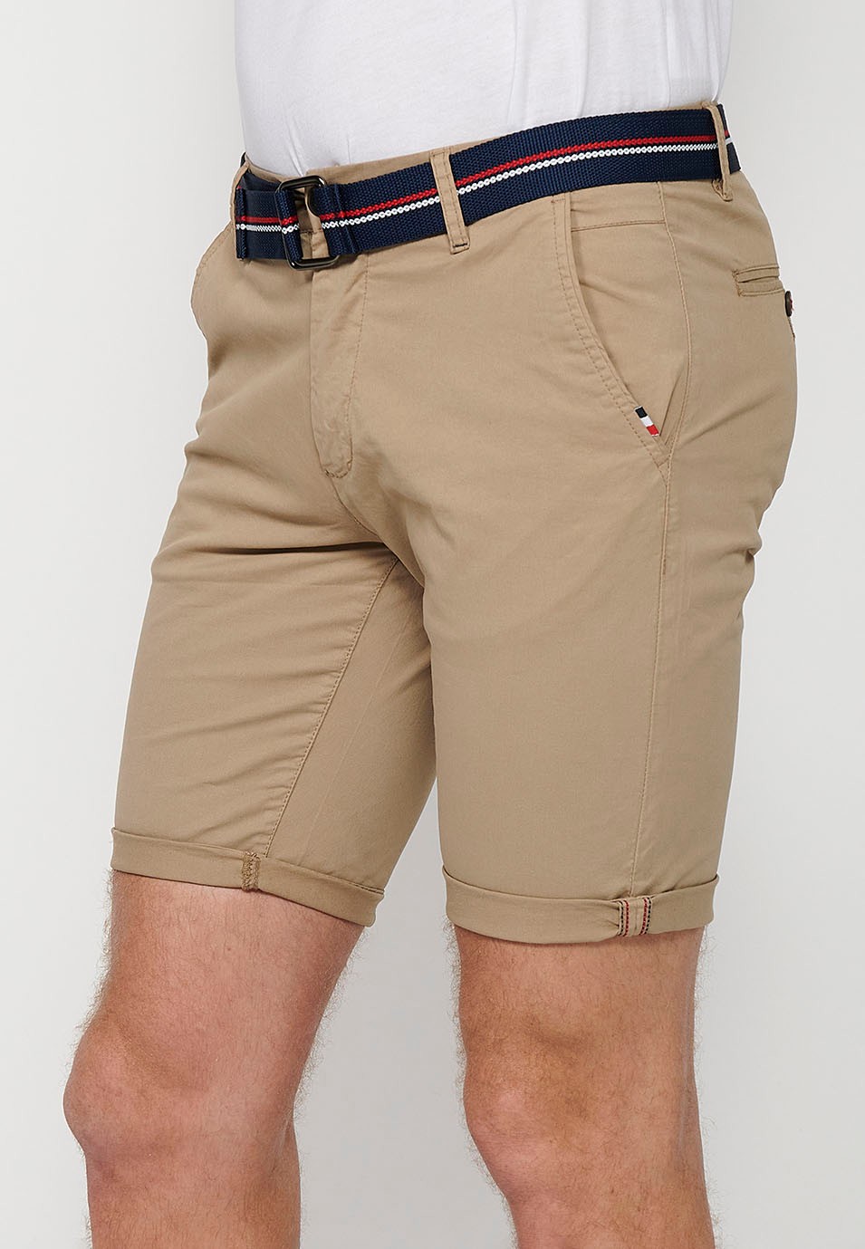 Shorts mit Umschlag, Frontverschluss mit Reißverschluss, Knopf und Gürtel in der Farbe Beige für Herren 4