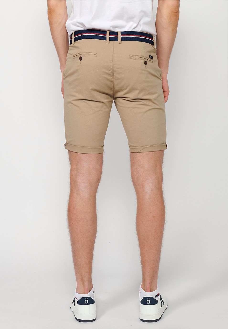 Shorts mit Umschlag, Frontverschluss mit Reißverschluss, Knopf und Gürtel in der Farbe Beige für Herren 1