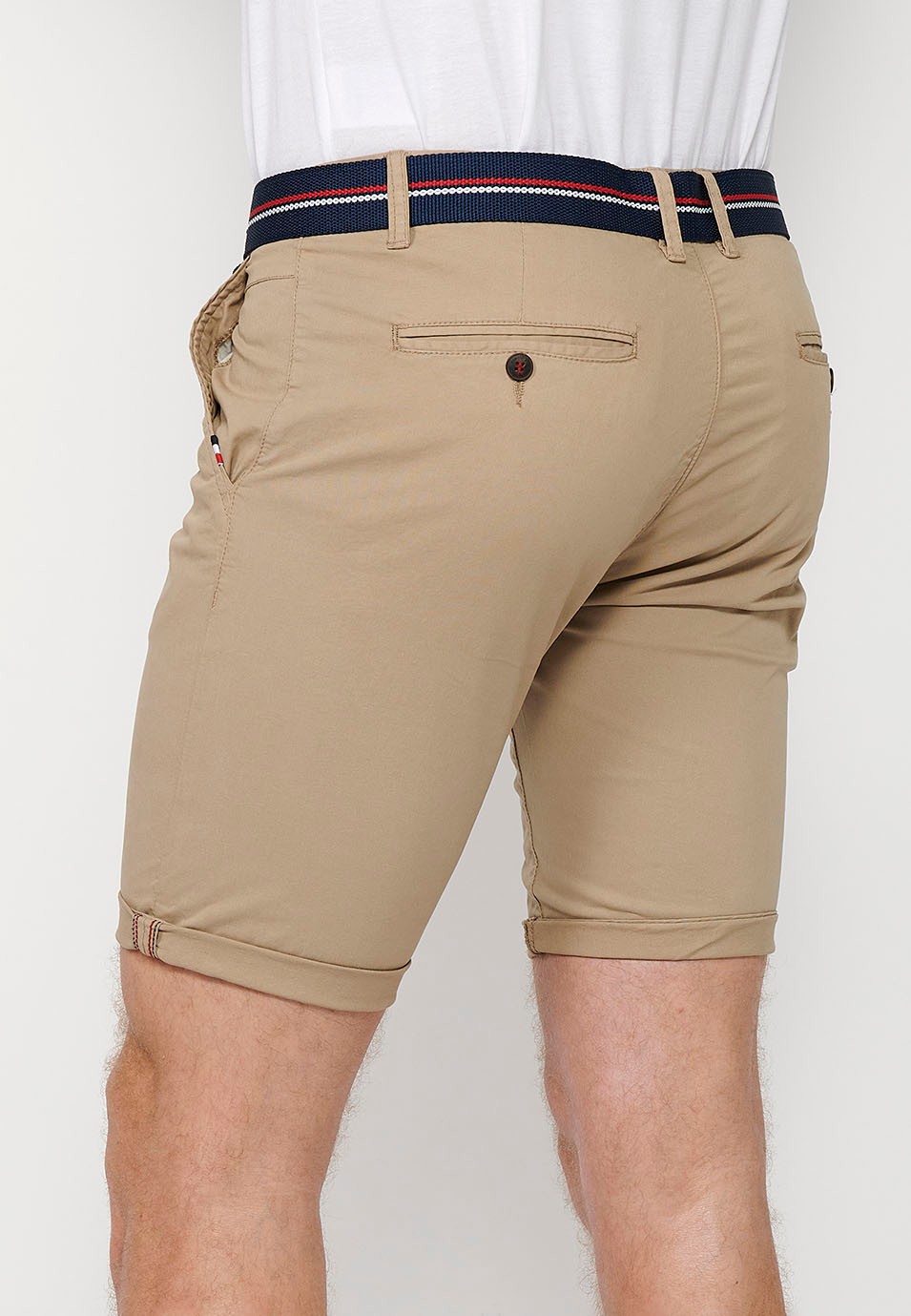 Shorts mit Umschlag, Frontverschluss mit Reißverschluss, Knopf und Gürtel in der Farbe Beige für Herren 6