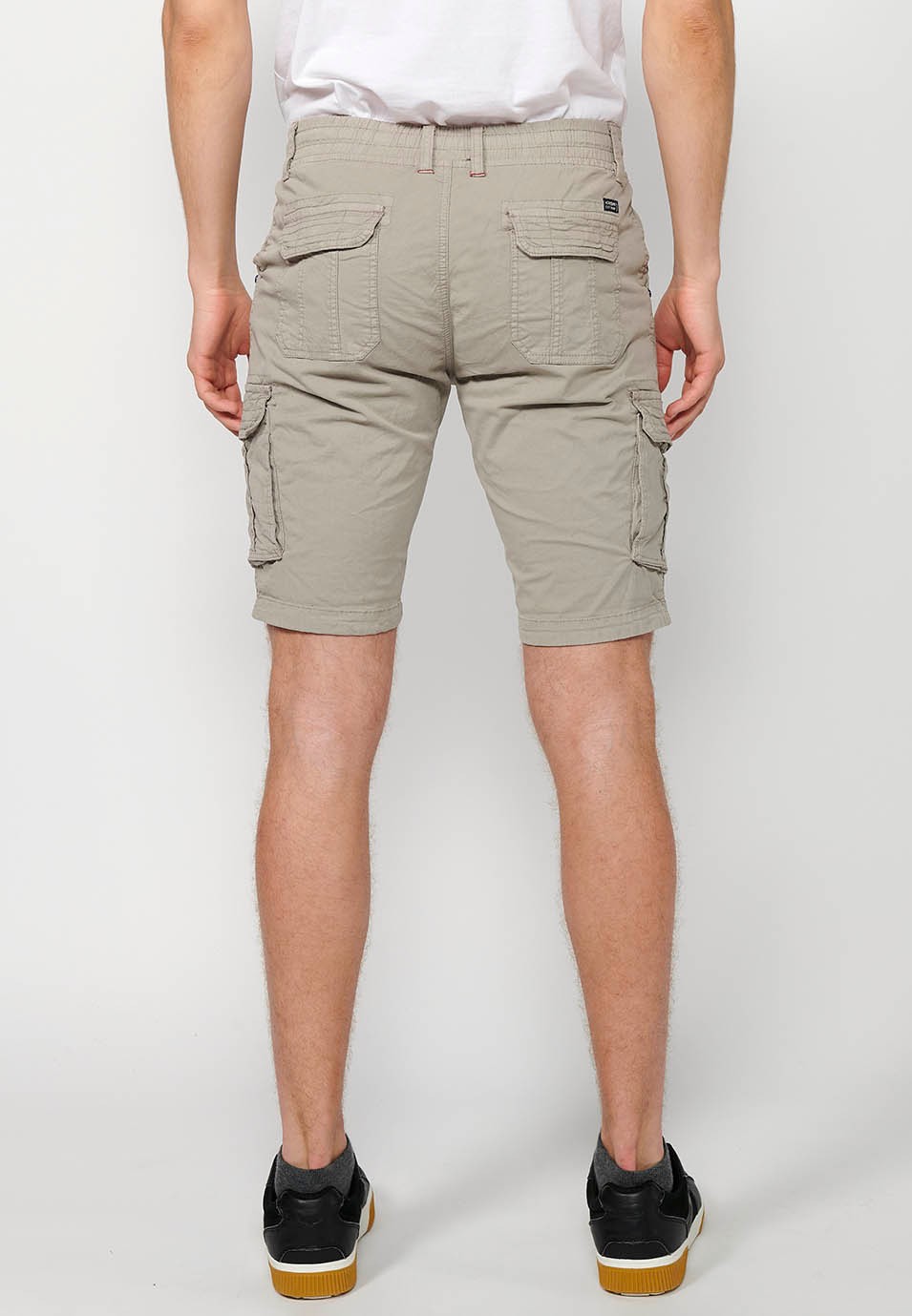 Cargo shorts with front closure with zipper and button and four pockets, two back pockets with flap with two cargo pockets with flap and adjustable waist with drawstring in Stone Color for Men