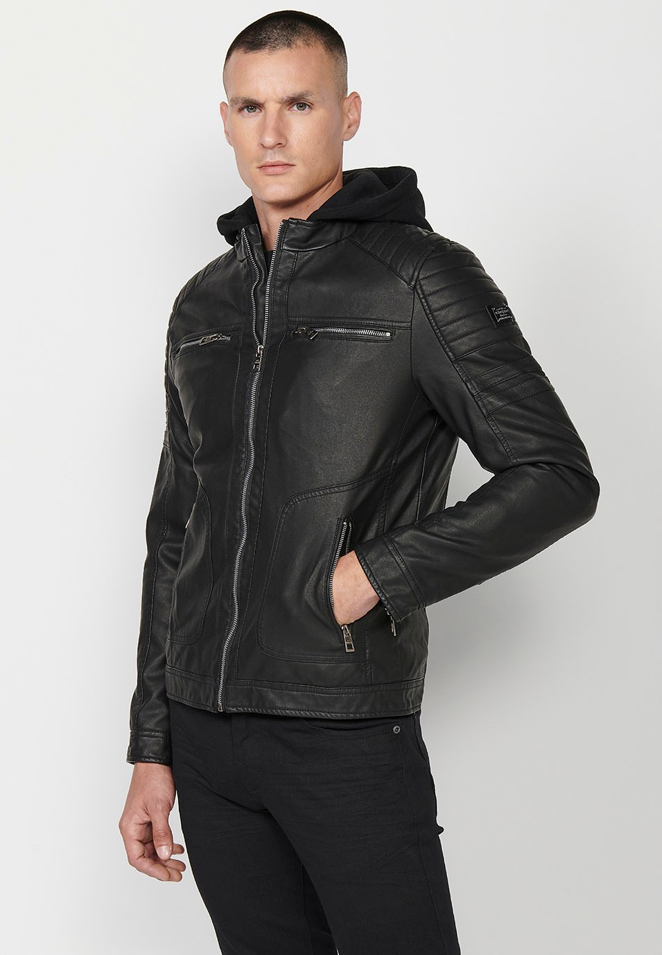 Veste en simili cuir avec col à capuche, fermeture éclair sur le devant et poches en noir pour homme