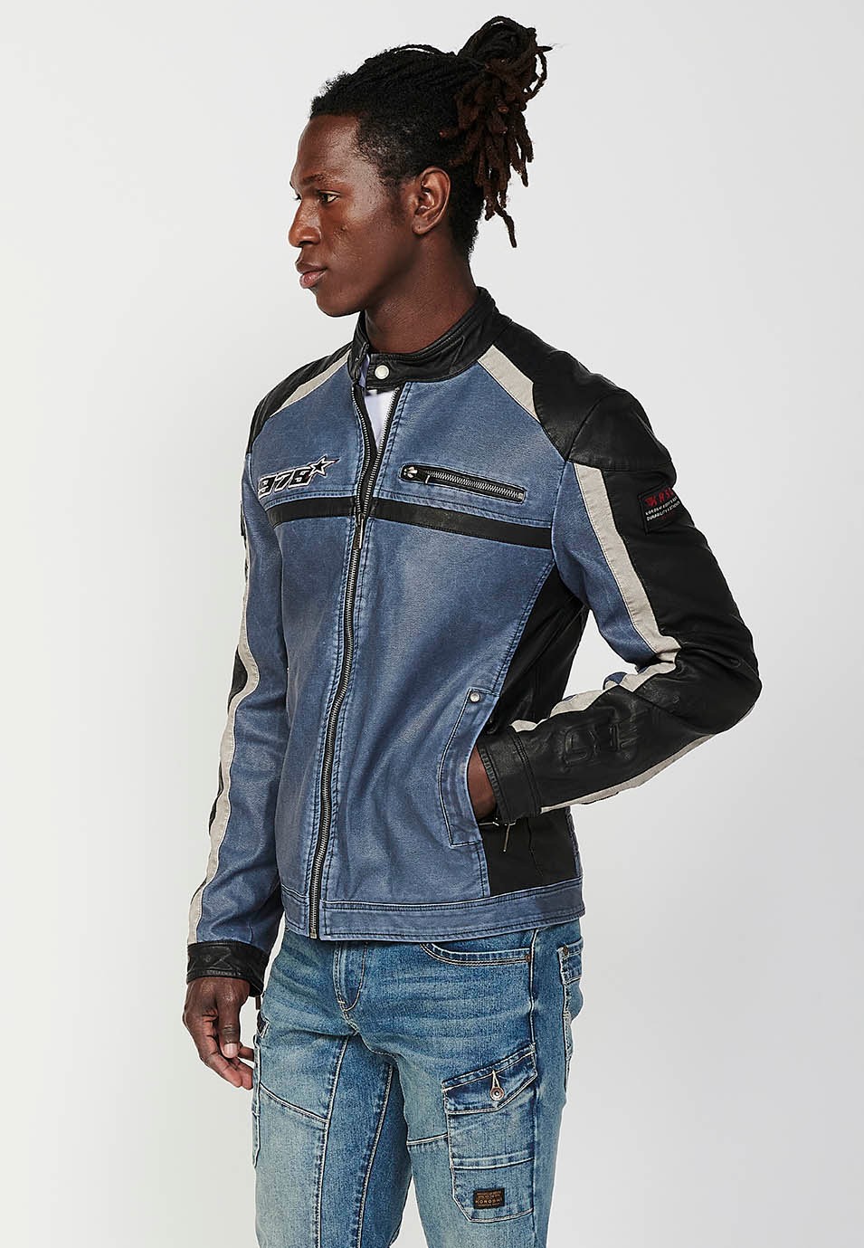 Blouson style motard effet cuir avec col rond et fermeture zippée sur le devant pour homme en bleu 6