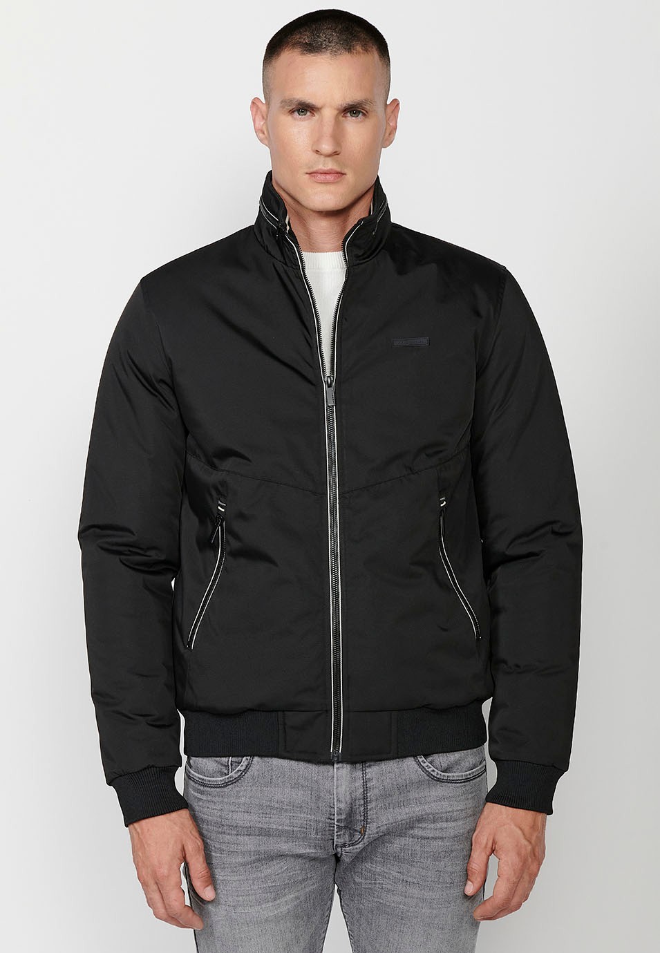 Veste à col rond haut avec fermeture éclair sur le devant et poches pour homme en noir 8