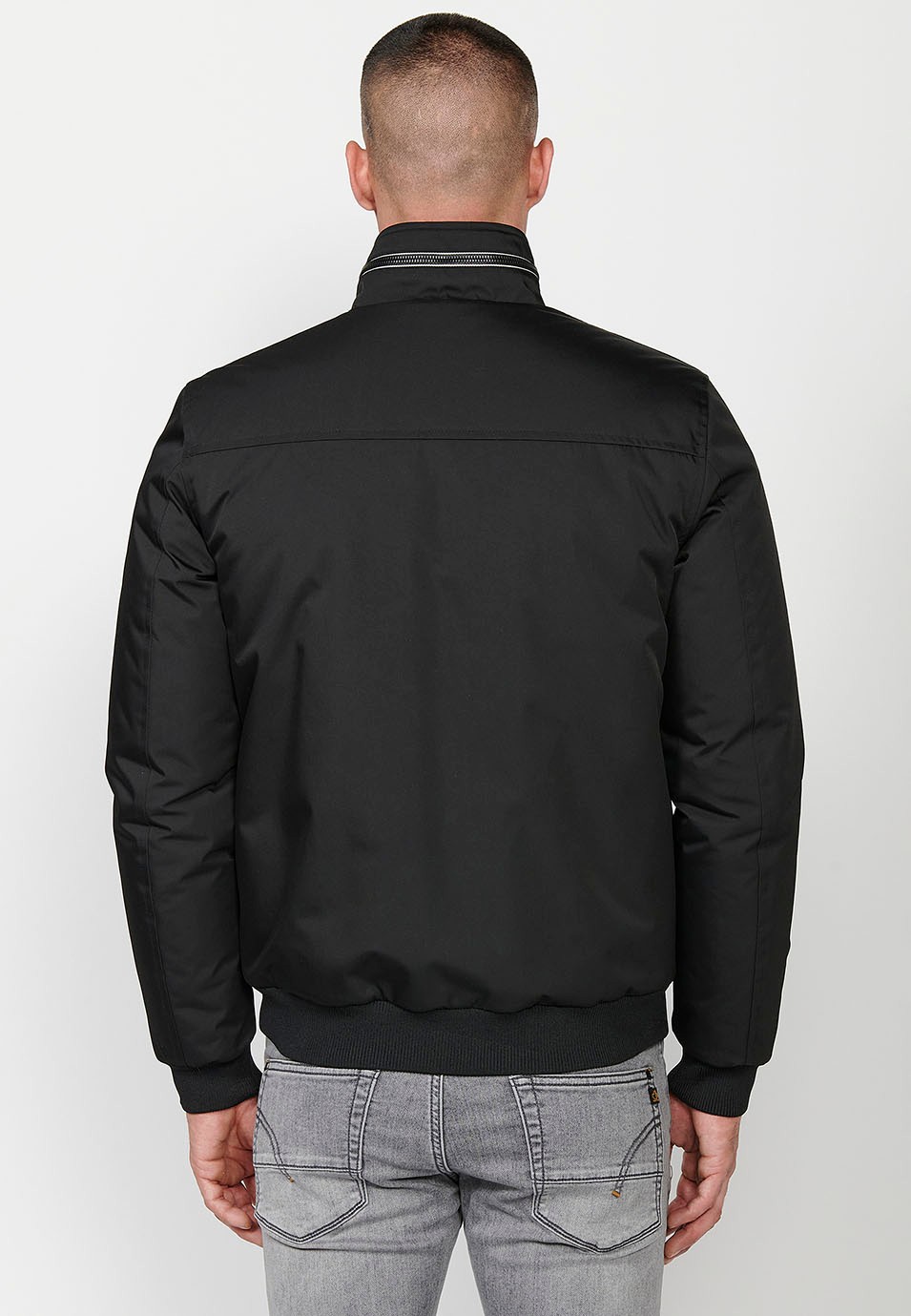 Veste à col rond haut avec fermeture éclair sur le devant et poches pour homme en noir 5