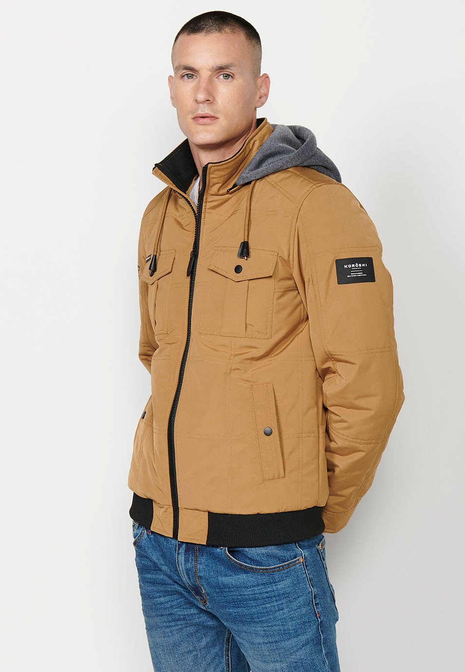 Braune Herren-Steppjacke mit Kragen und Kapuze mit Frontverschluss und Reißverschluss