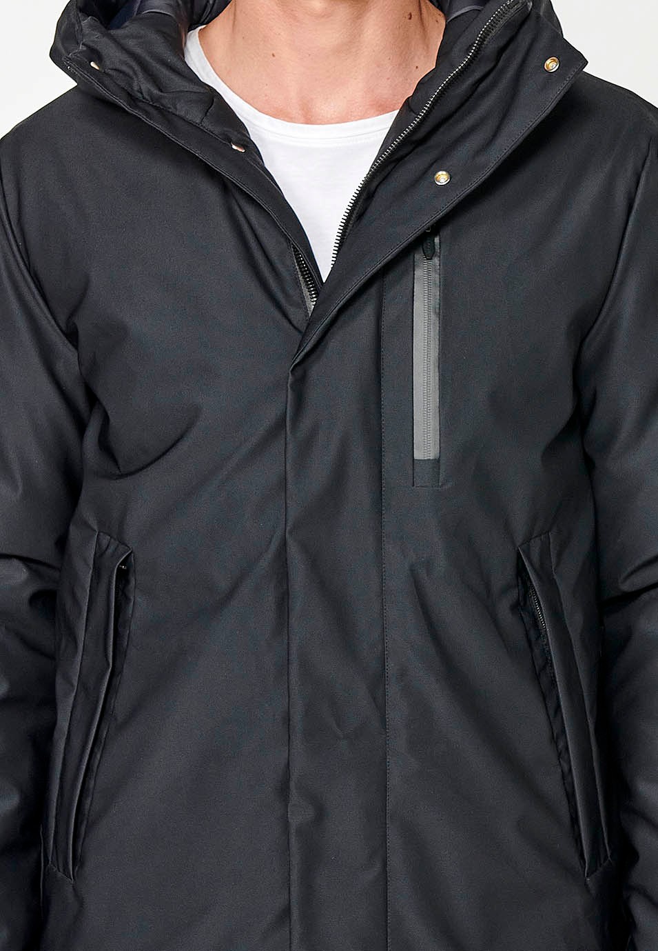 Parka acolchada de cuello alto con capucha y cierre delantero con cremallera y solapa para hombre de color negro