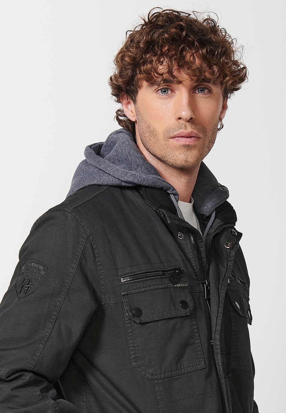 Baumwolljacke mit Kapuzenkragen, Reißverschluss vorne und Patte mit Taschen in Schwarz für Herren 8