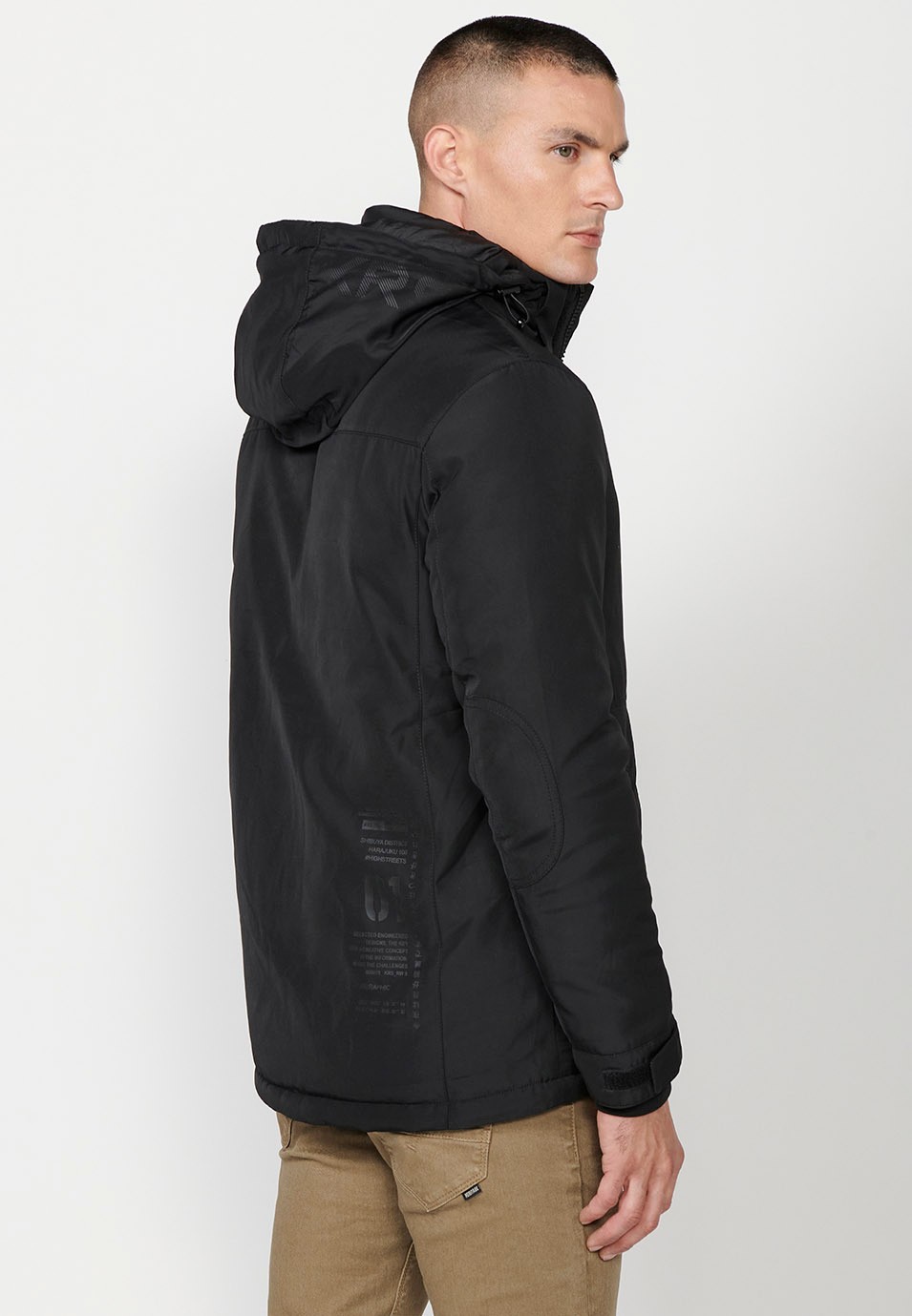 Parka larga con cuello y capucha con cierre delantero y cremallera con bolsillos para hombre de color negro 9