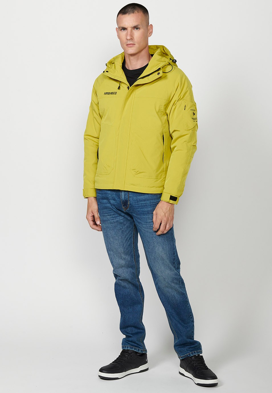 Veste avec col et capuche avec fermeture sur le devant et fermeture éclair avec poches pour homme en vert 1