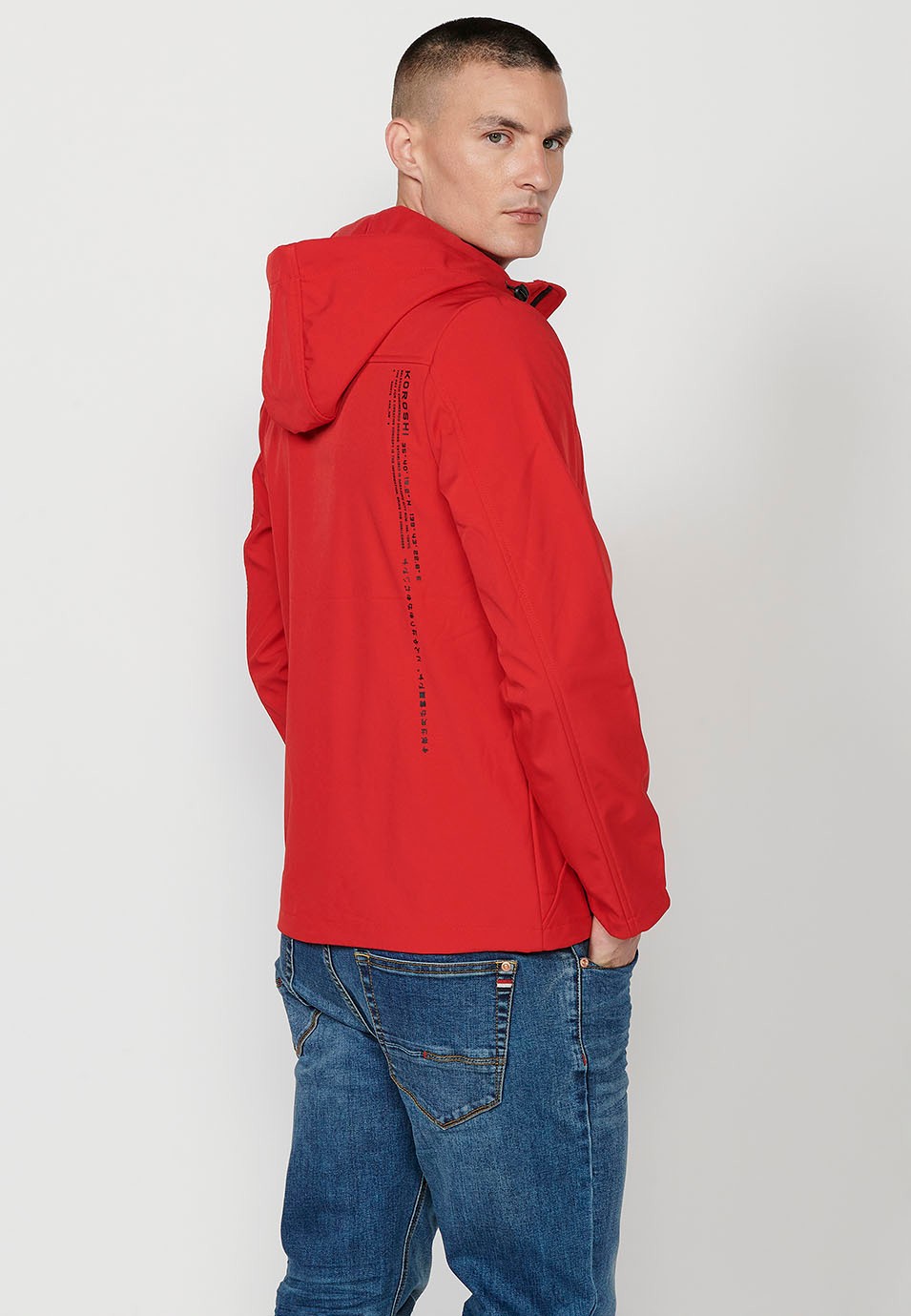 Veste avec col et capuche avec fermeture sur le devant et fermeture éclair pour homme en rouge 3