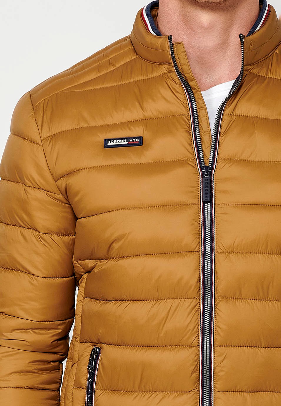 Braune Steppjacke für Herren mit Stehkragen und Reißverschluss vorne 8