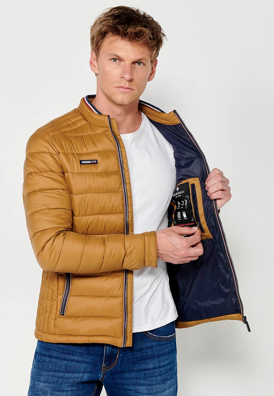 Veste matelassée marron pour hommes avec col montant et fermeture zippée sur le devant 7